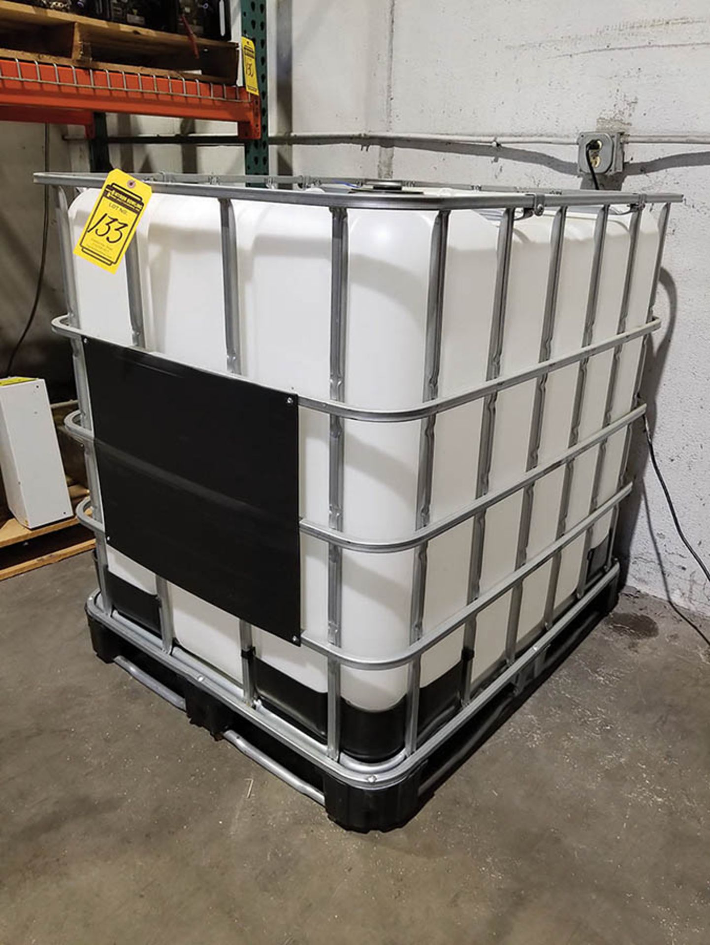POLY TANK WITH CAGE