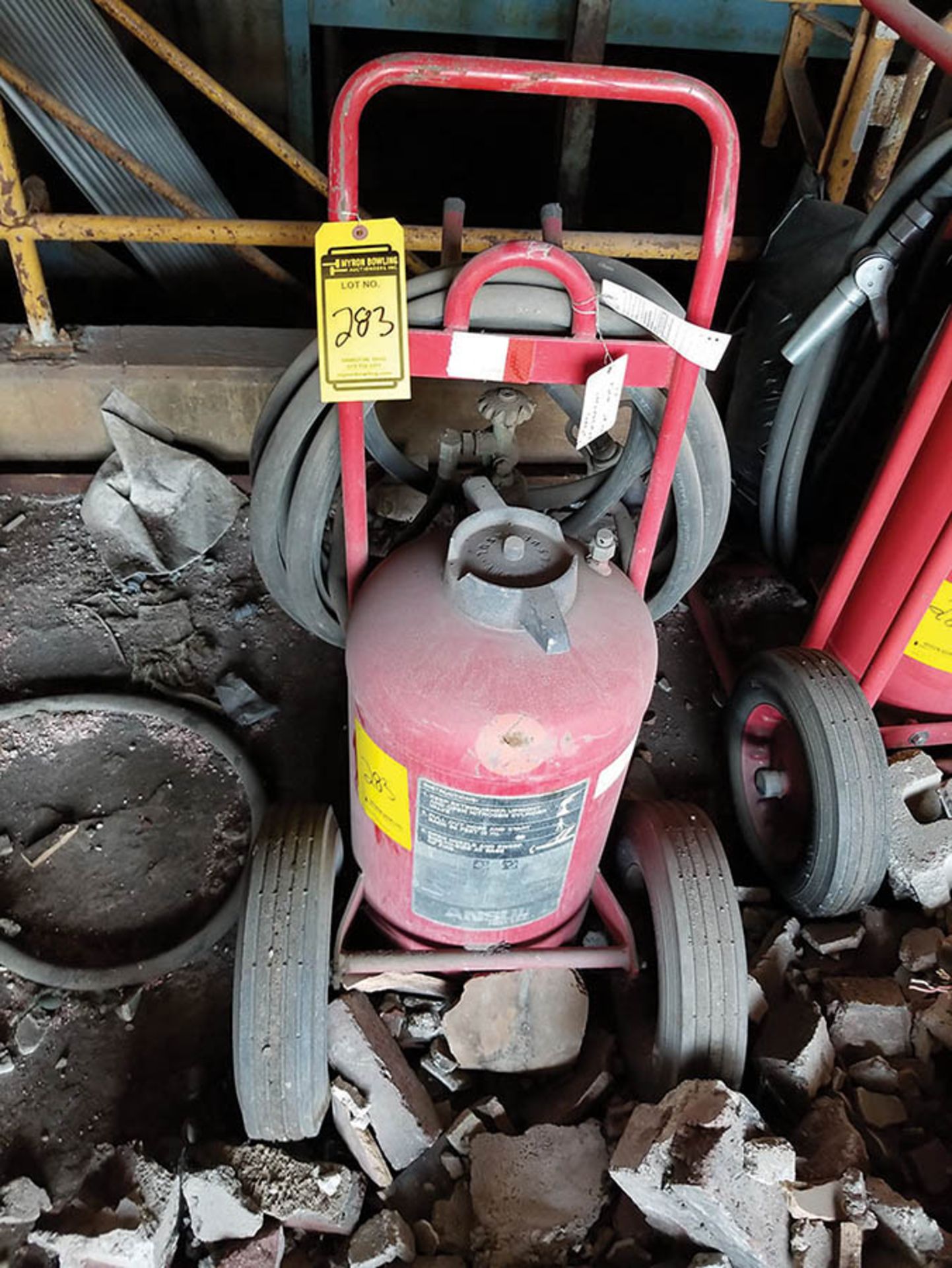 ANSUL DRY CHEMICAL EXTINGUISHER SYSTEM ON PNEUMATIC CART, HOSE AND HEAD ***LOCATED IN JERSEY CITY, - Bild 2 aus 3