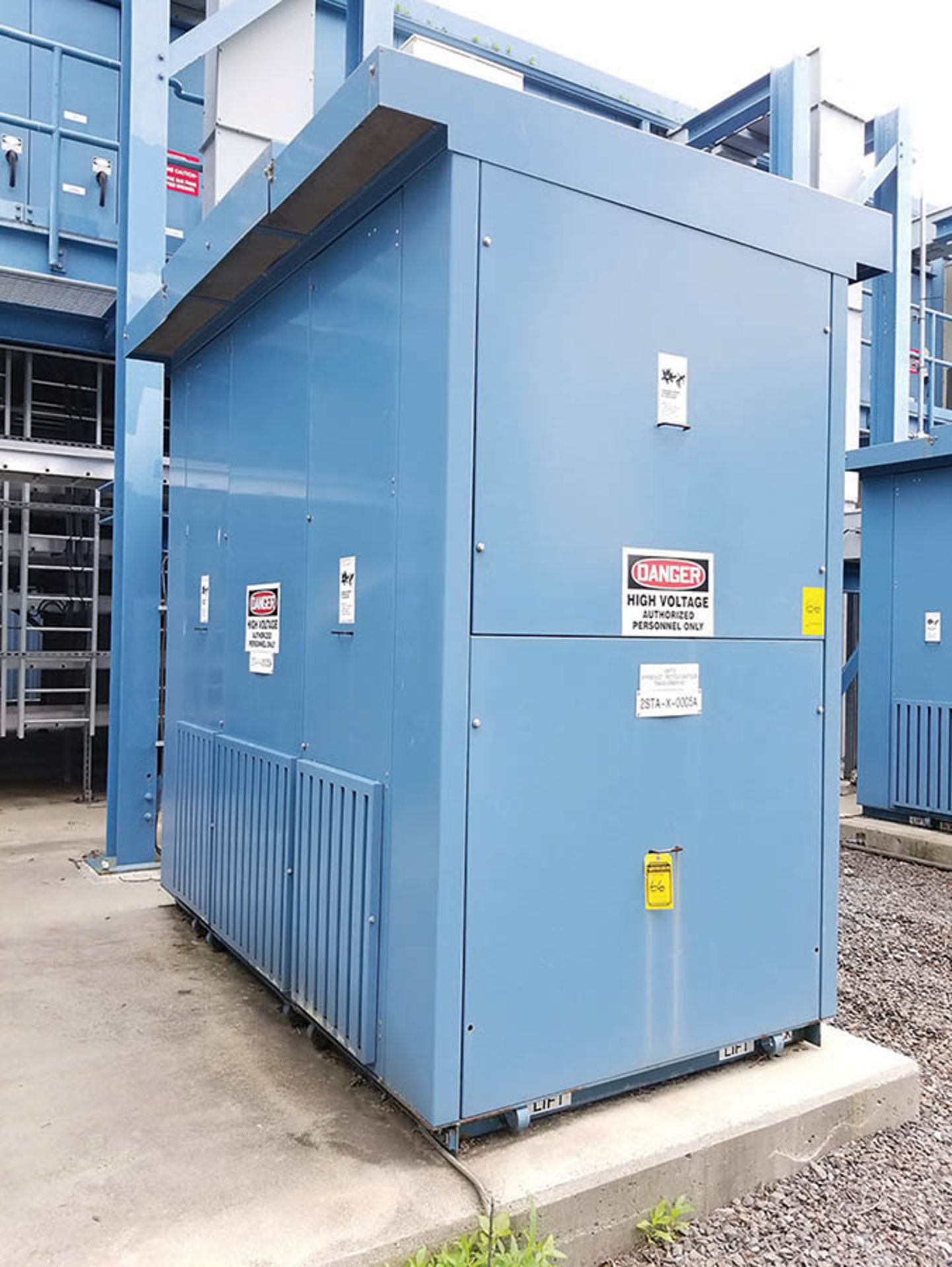 2008 ABB DRY TYPE DISTRIBUTION TRANSFORMER, 2000 KVA, QULITROL TEMP CONTROL, HV 4,160, CLASS AA/FFA - Image 3 of 5