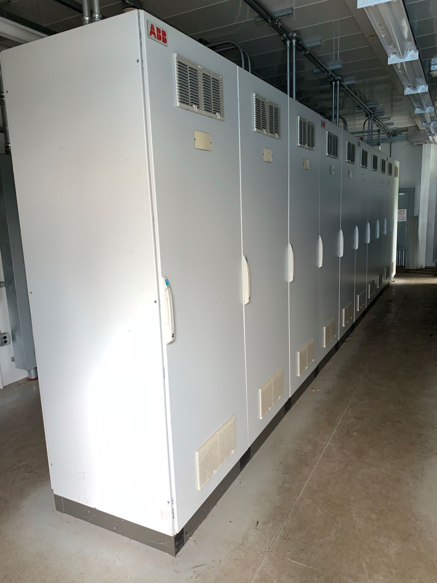 CONTENTS OF: PDC-3/ 2008 POWELL 19' X 35' MODULAR POWER CONTROL ROOM INTEGRATED EQUIPMENT - Image 6 of 14