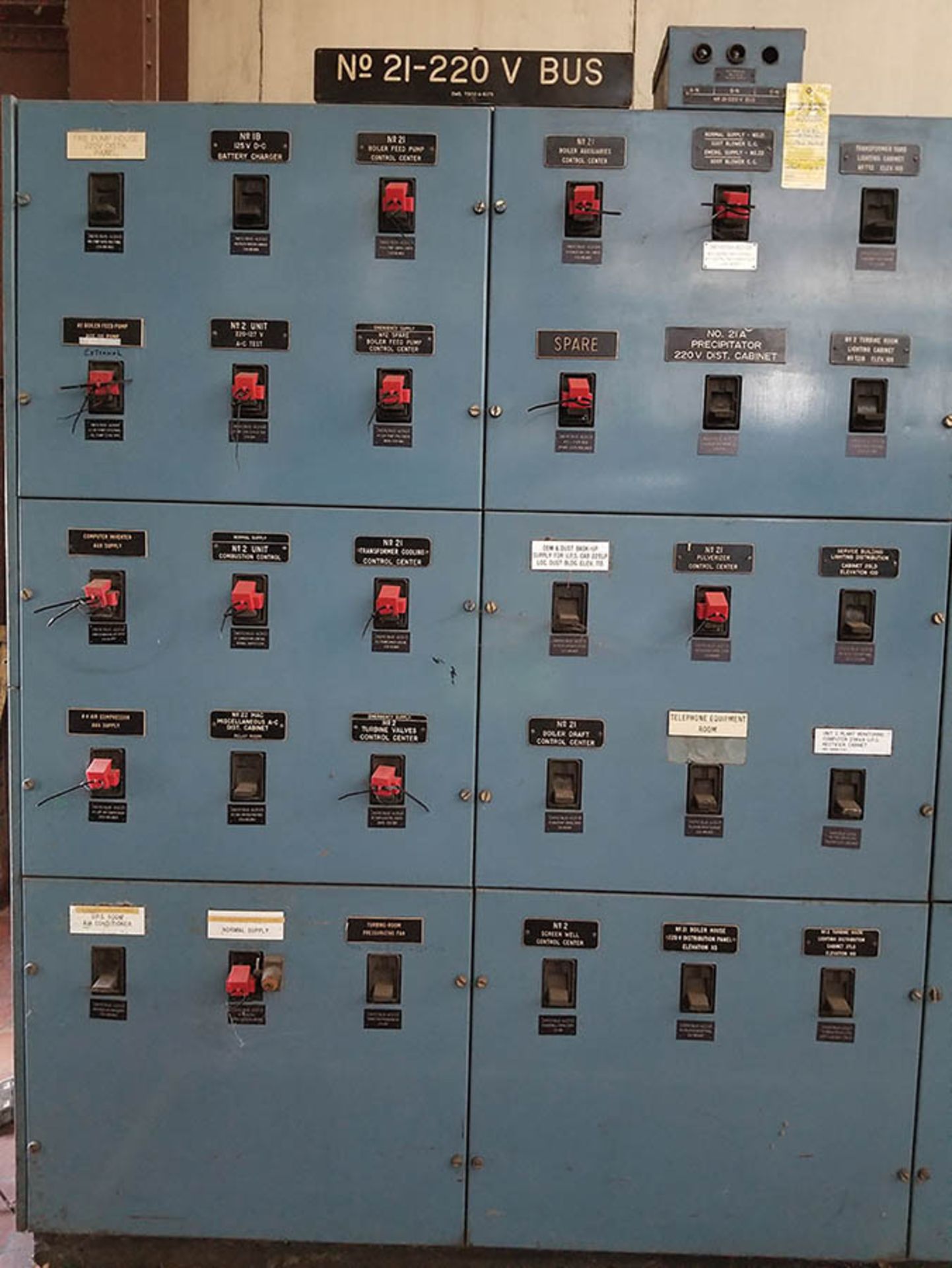 ITE CIRCUIT BREAKER COMPANY POWER STATION - 440V & 220V TRANSFORMERS, 220V MCC BUS STATION, 6-PANEL, - Image 4 of 11