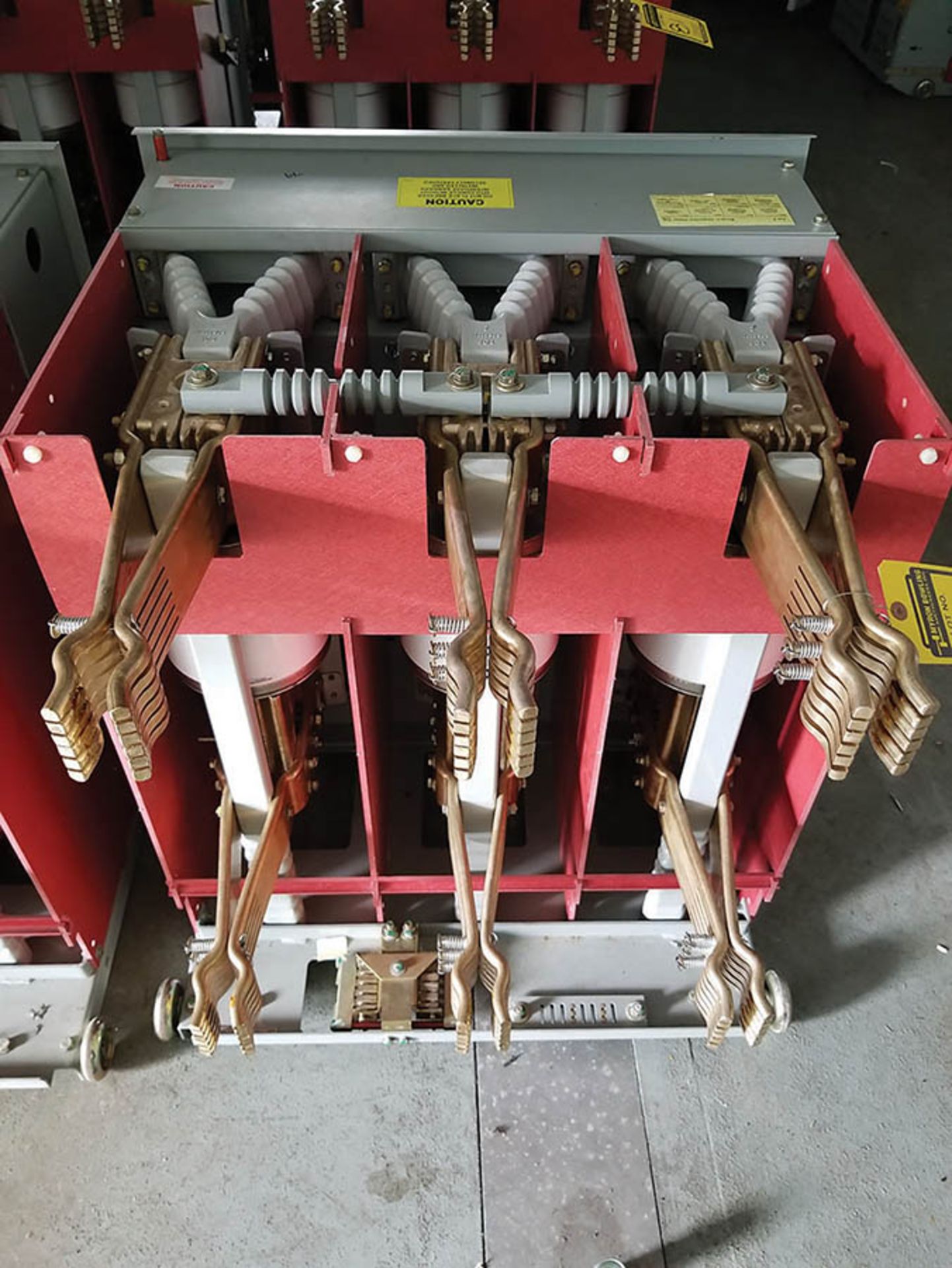 2008 POWELL ANSI VACUUM CIRCUIT BREAKER, 1200A CONT. CURRENT, 60 HZ, VOLTAGE RANGE FACTOR 1.0 - Image 3 of 6