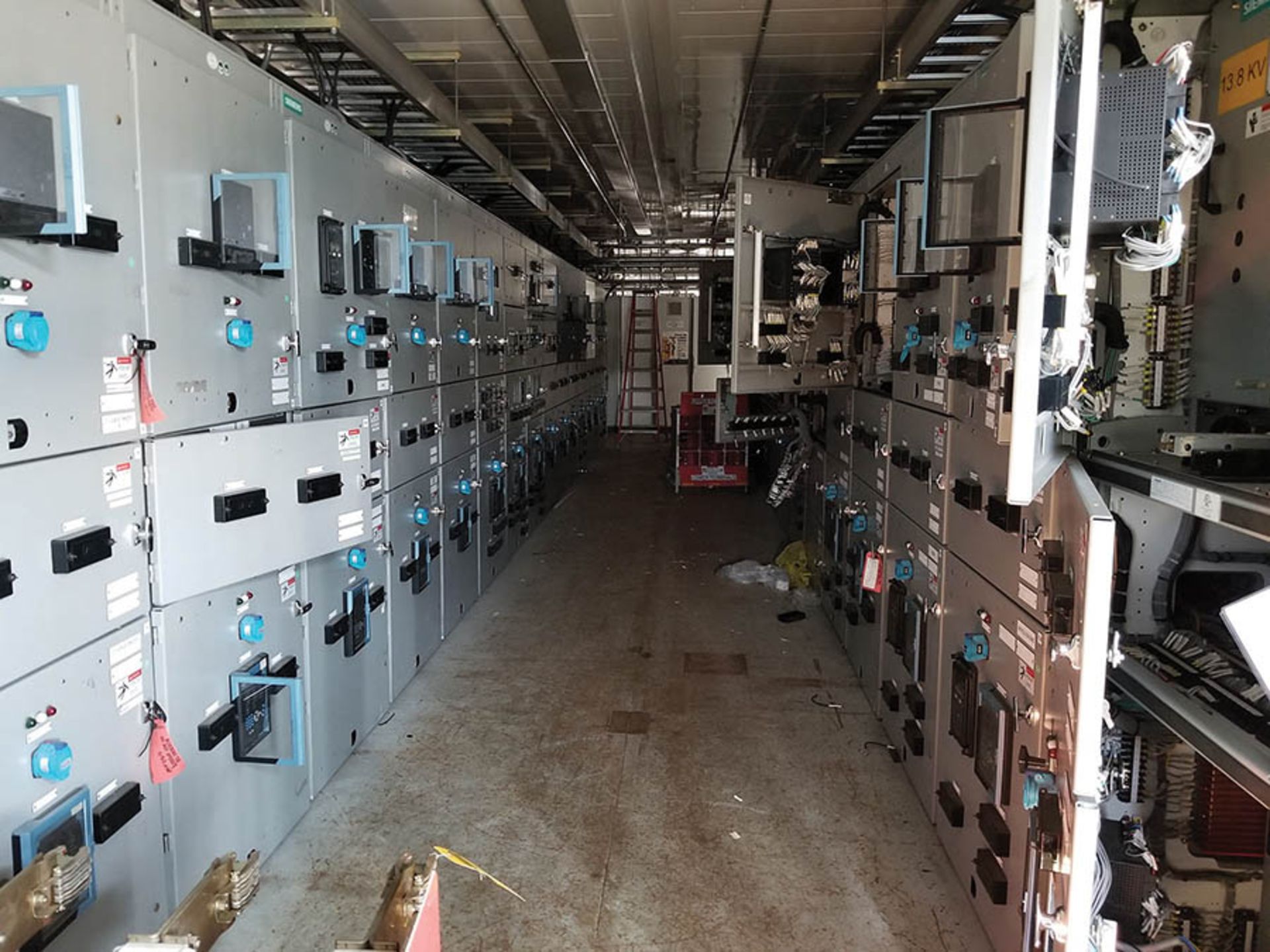 PDC-1 CONTENTS / (20+) COLUMNS OF SIEMENS SWITCHGEAR WITH VACUUM BREAKERS IN MOST BUCKETS, GE