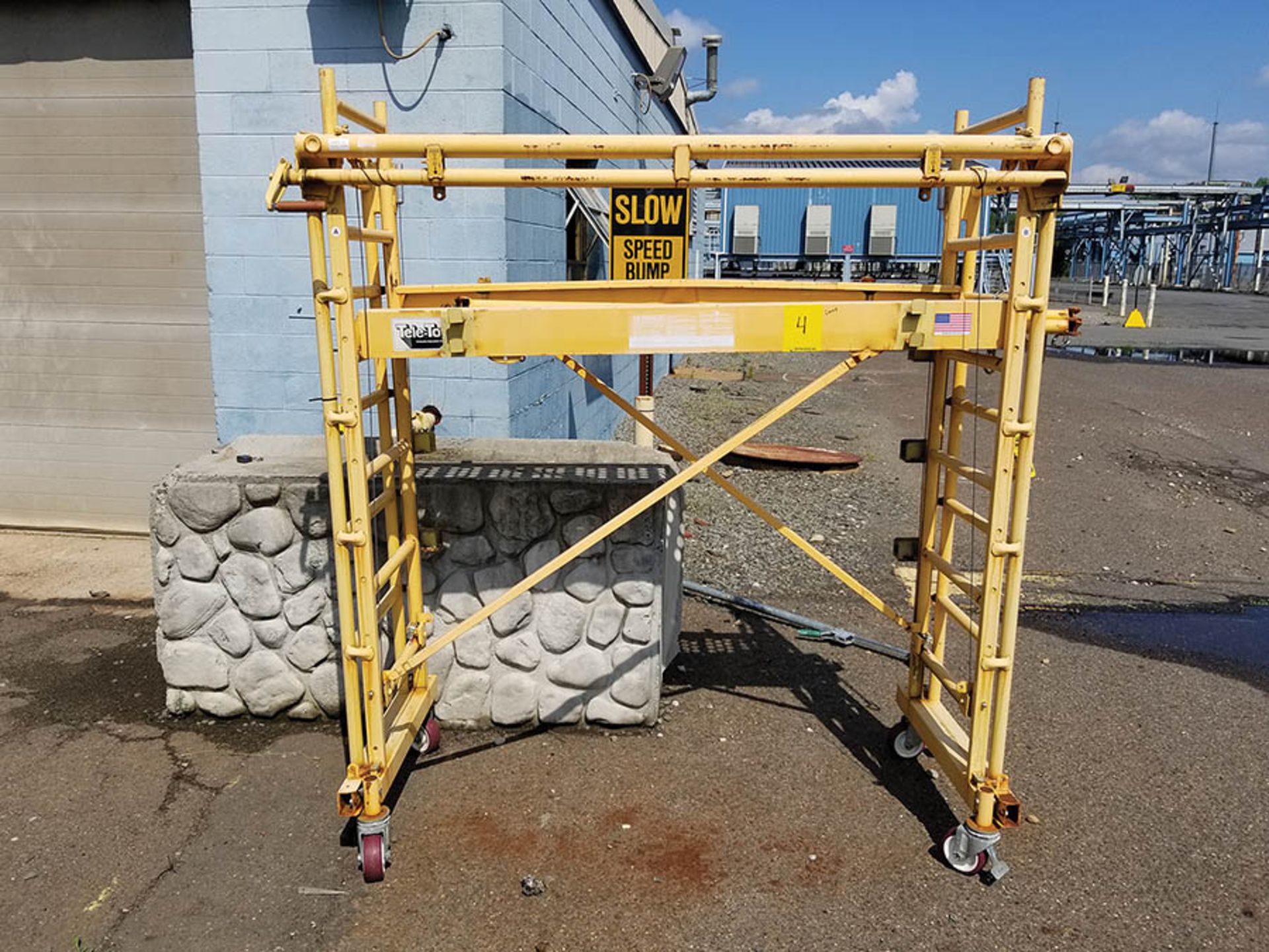 LIFT / TELE-TOW ADJ. ROLLING SCAFFOLDING, 550-LB. CAPACITY, 6' PLANK / CROSSOVER 3-STEP