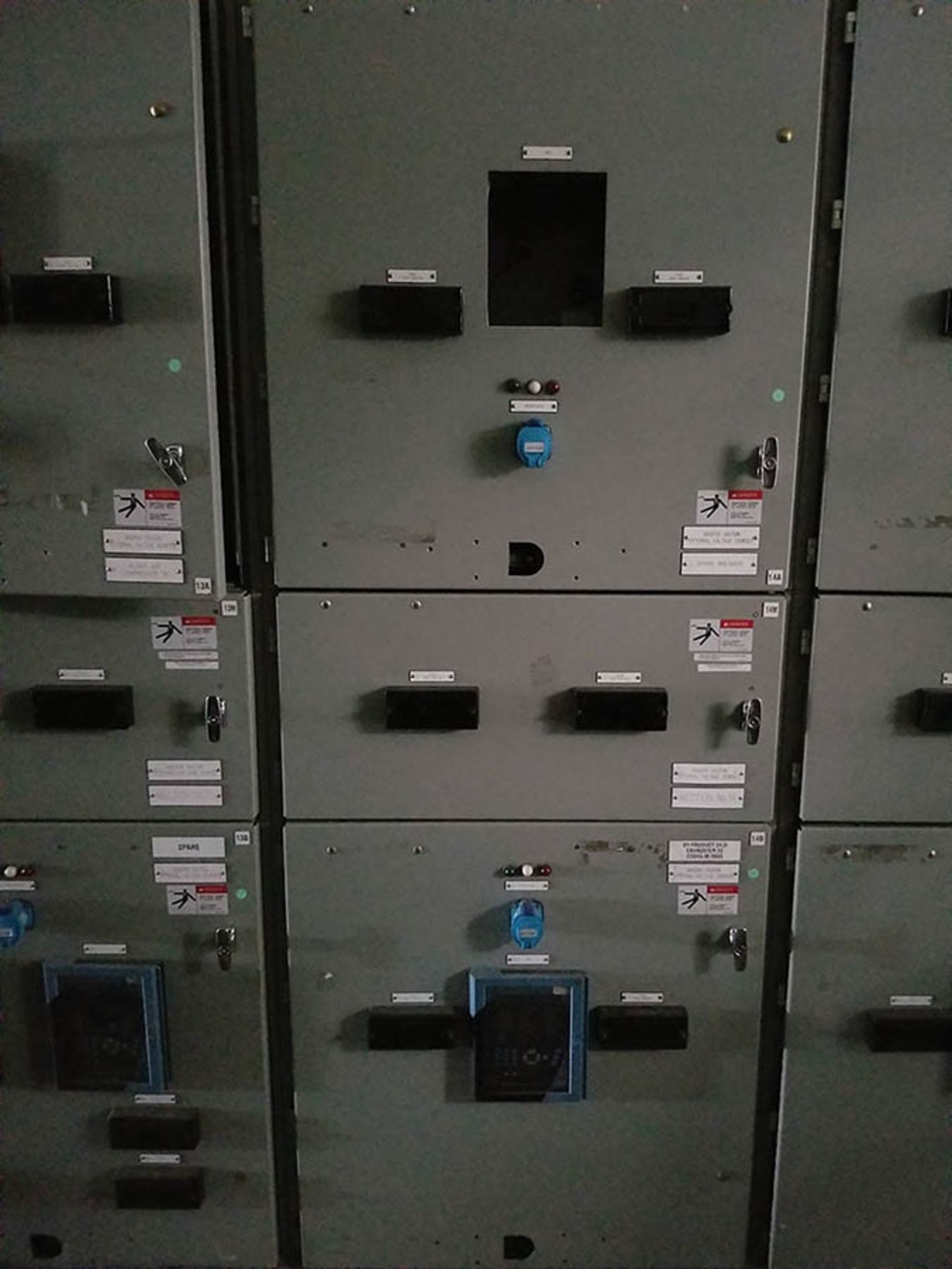 PDC-1 CONTENTS / (20+) COLUMNS OF SIEMENS SWITCHGEAR WITH VACUUM BREAKERS IN MOST BUCKETS, GE - Image 10 of 46