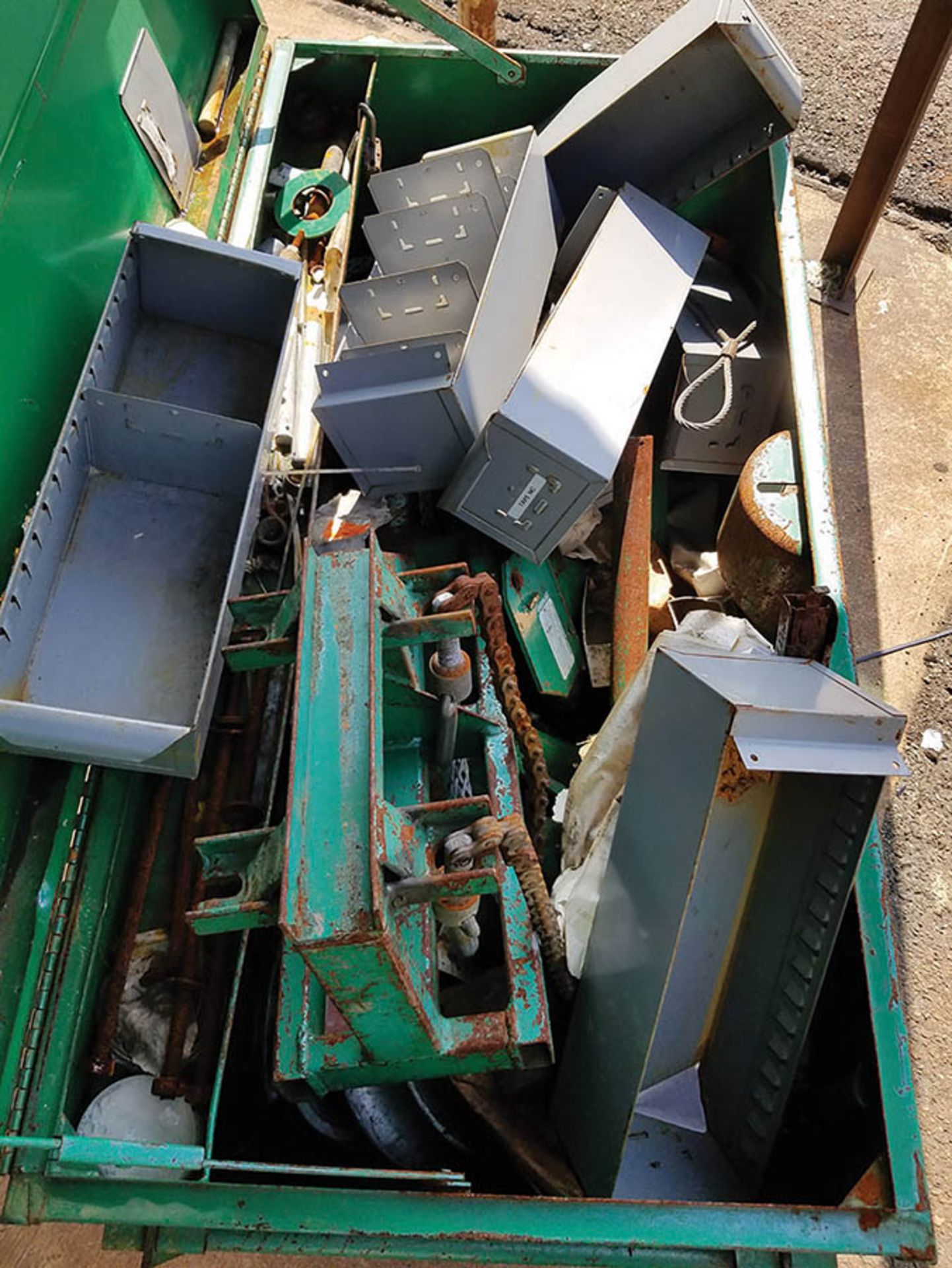 GREENLEE SUPER TUGGER PULLING SYSTEM W/HOOK SHEAVES, CABLE FEEDING SHEAVES, GREENLEE 685 CABLE - Image 10 of 12