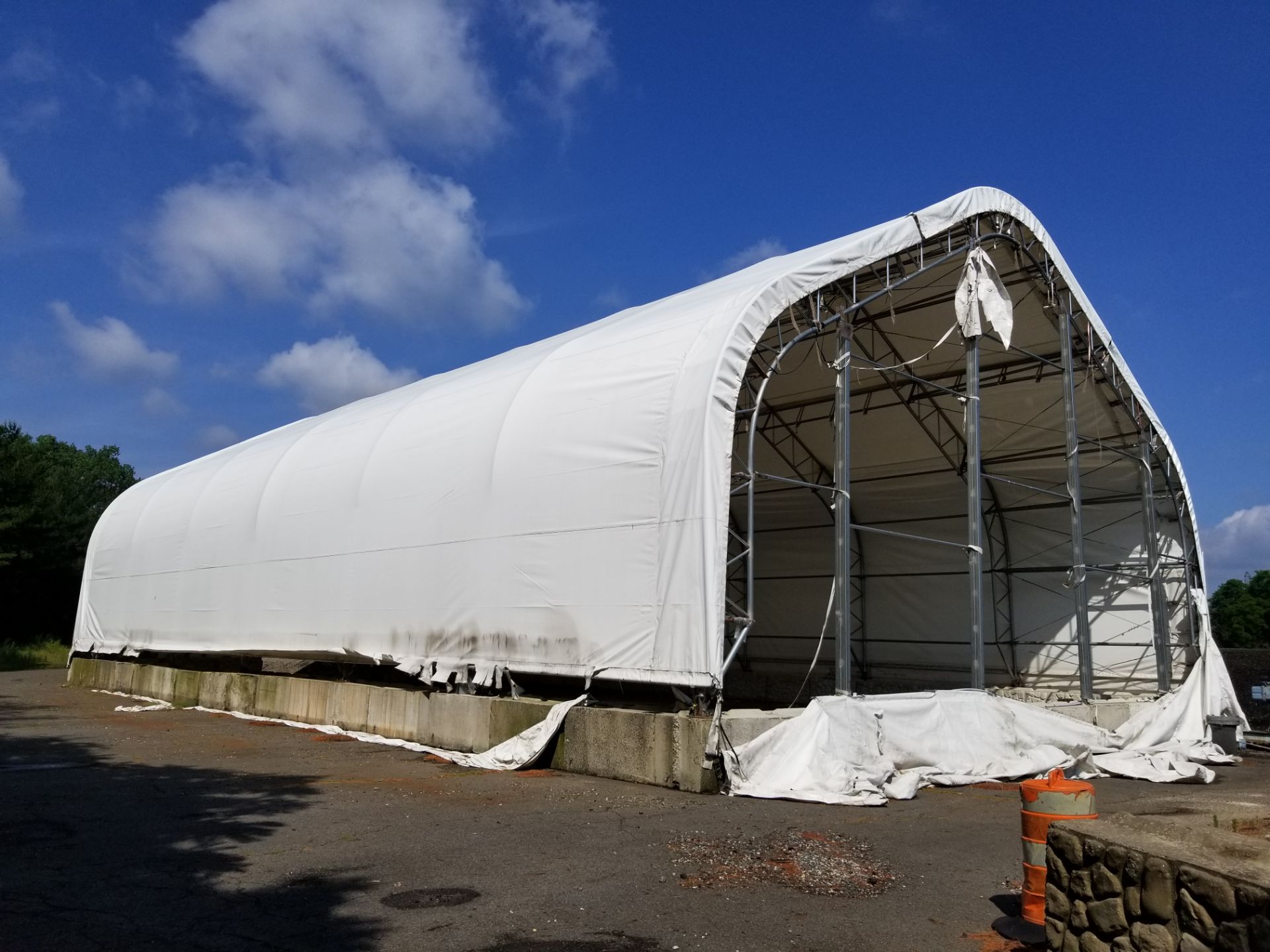 57' W X 95'L HOOP TENT BUILDING W/PITCH ROOF, CORNELL POWER ROLLUP DOOR, SERVICE DOOR, (14) - Image 4 of 7