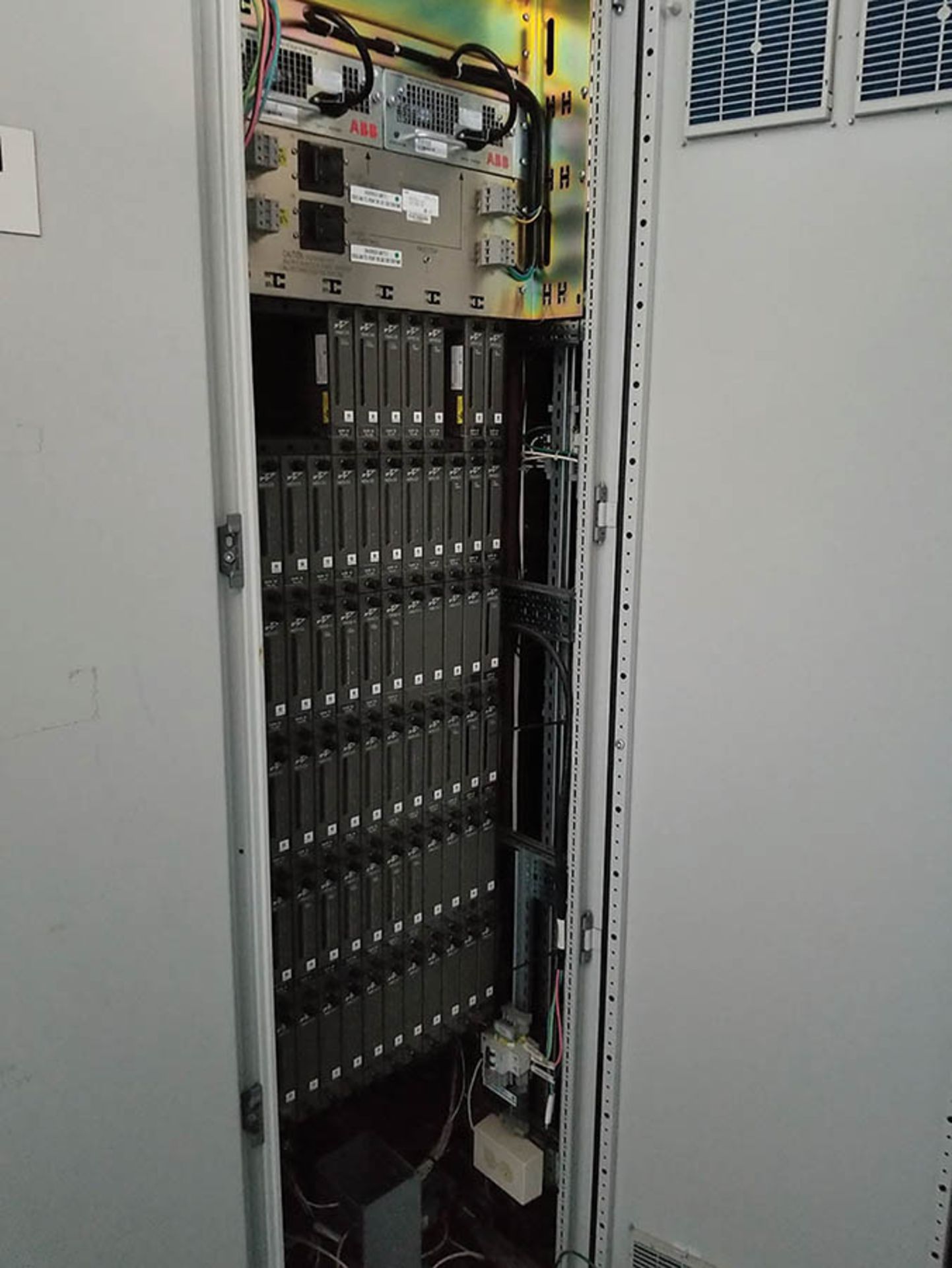 PDC-22 CONTENTS / SIEMENS 8 COLUMN, 6 BUCKET MCC UNIT, 800 HOR. BUS RATING, 300 VERT. BUS RATING, - Image 7 of 33