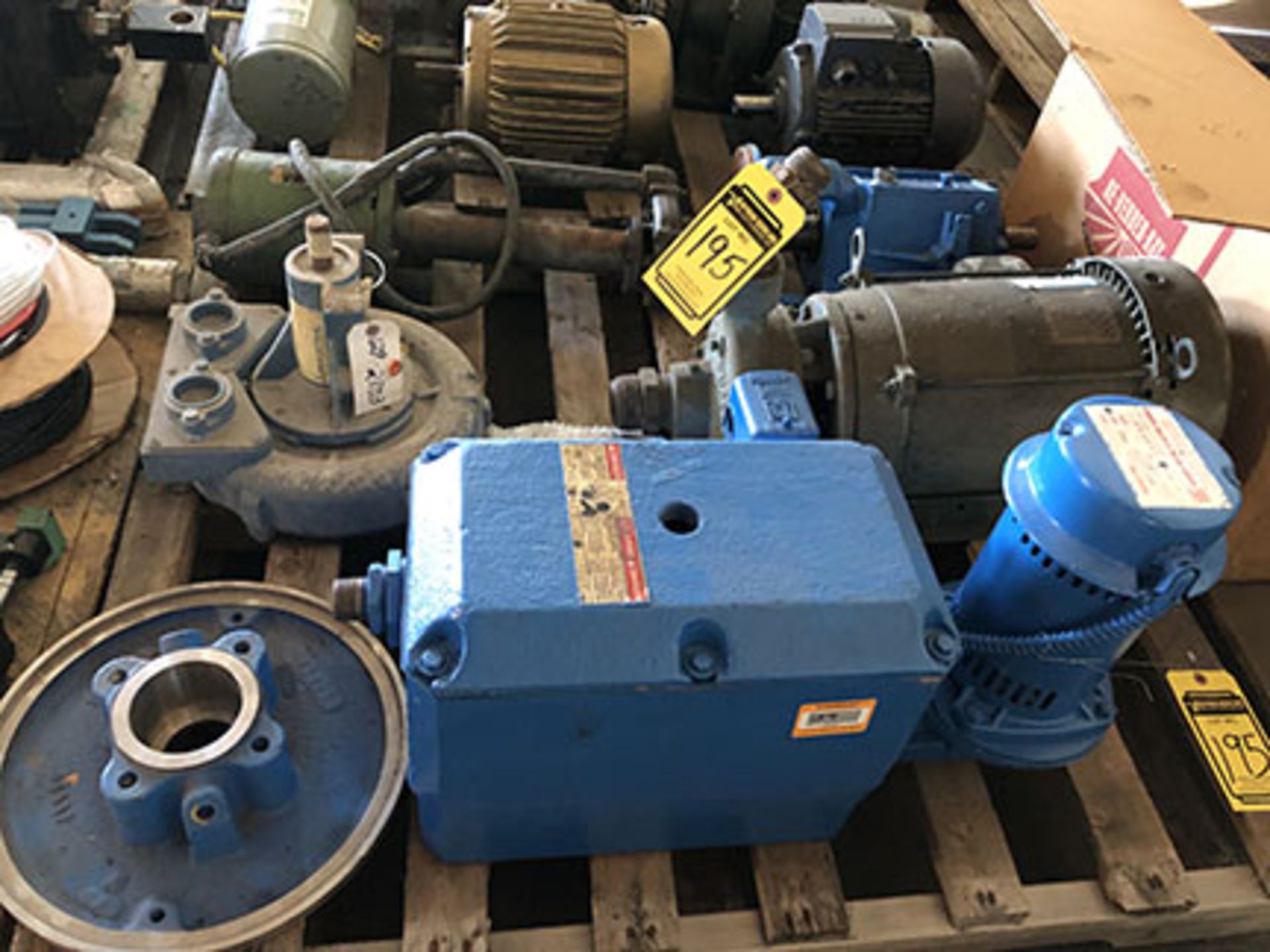 (5) ASSORTED PUMPS, GEARBOX, AND PUMP WITH ACTUATOR & RESERVOIR - Image 2 of 2