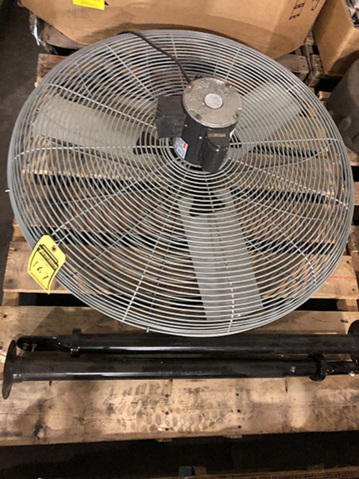 DAYTON CIRCULAR 32" PEDESTAL FAN, MODEL VCF