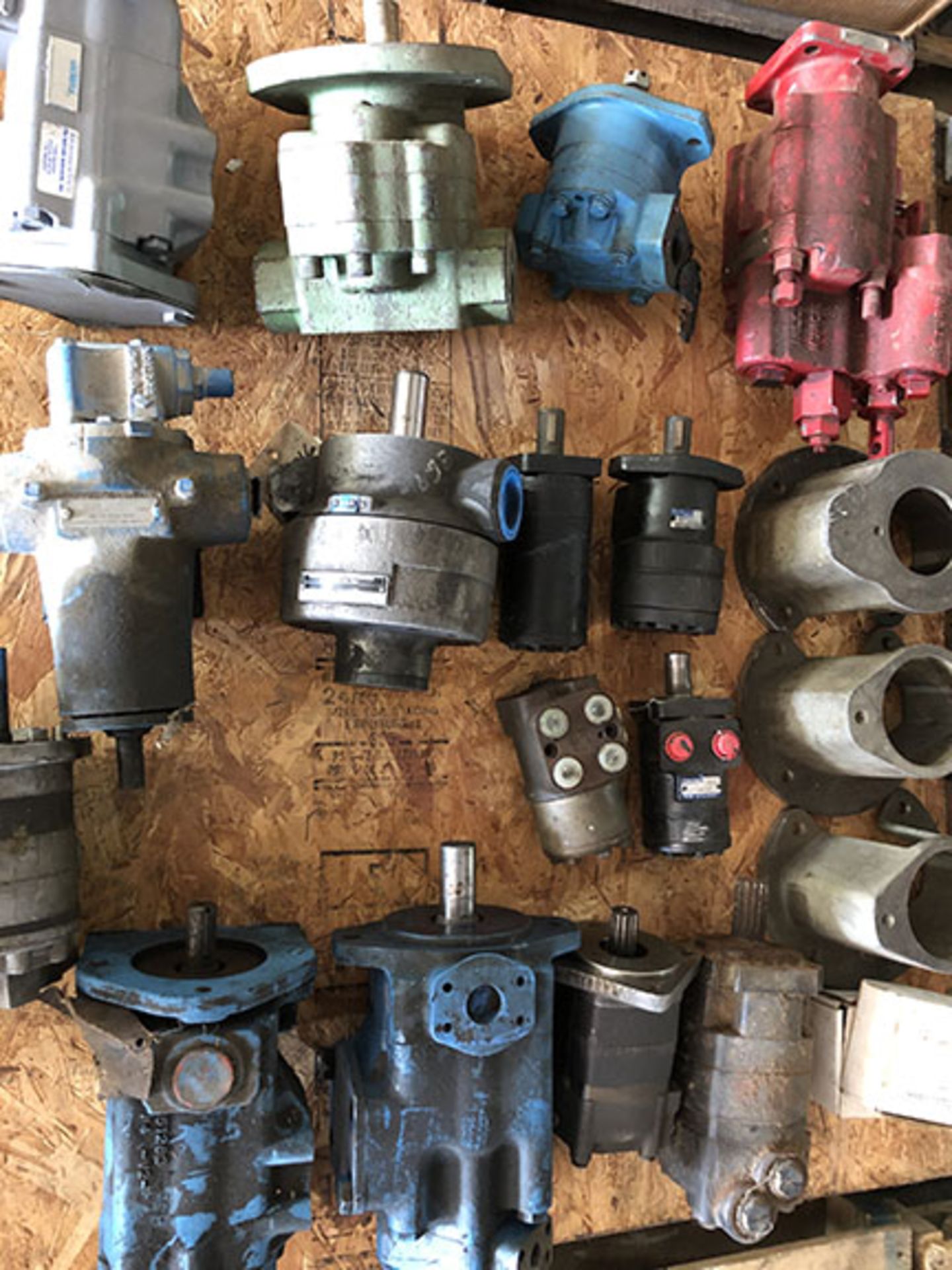 (16) HYDRAULIC PUMPS & MOTORS AND (3) ADAPTER PLATES - Image 2 of 2