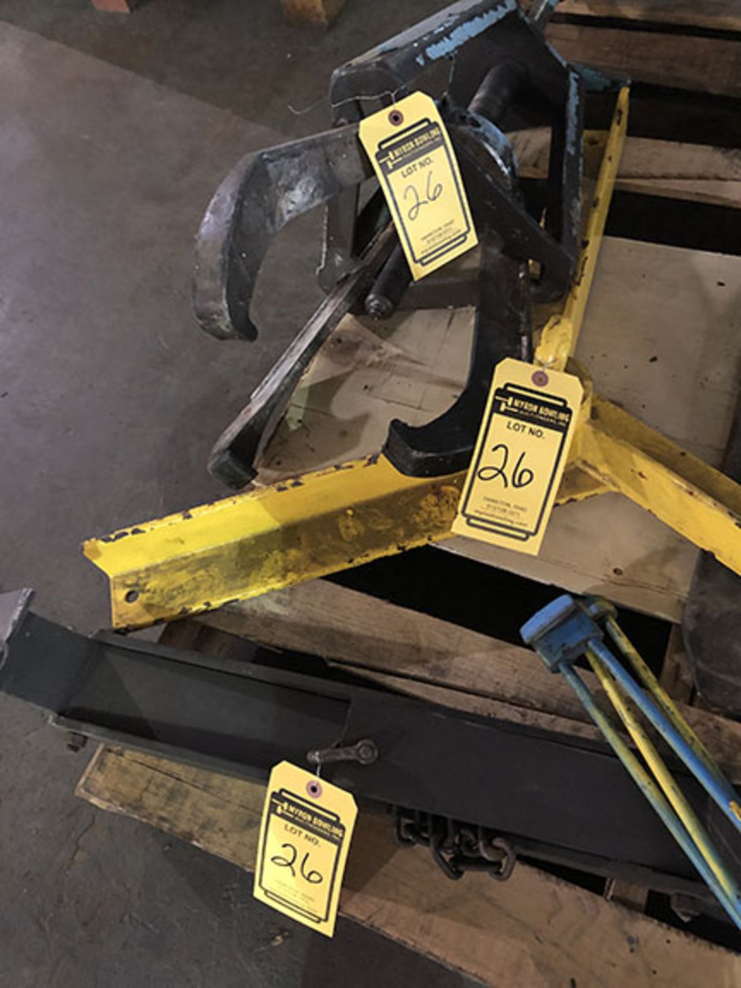 FAN TYPE CHAIN LIFT BRACKET, GRAVITY CHAIN CLAMP, POSI-LOCK PULLER, AND 1,000 LB. GRAVITY BARREL