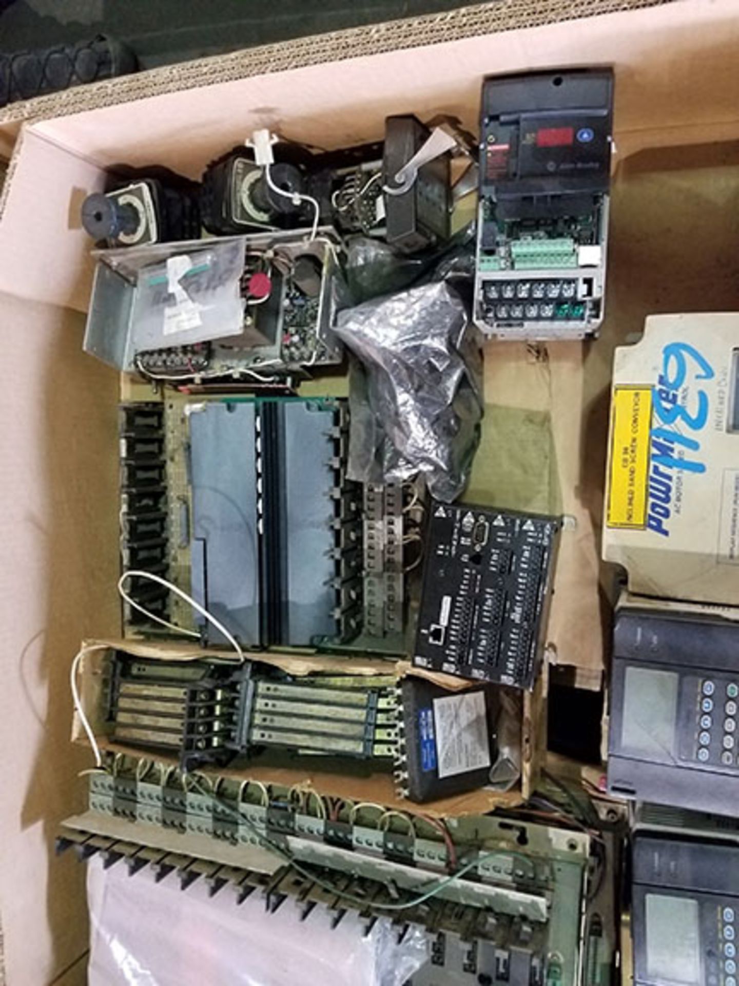 PALLET OF (2) AB POWERFLEX 700 VFD, AC MOTOR CONTROL, AND ASSORTED CONTROL ITEMS - Image 3 of 4