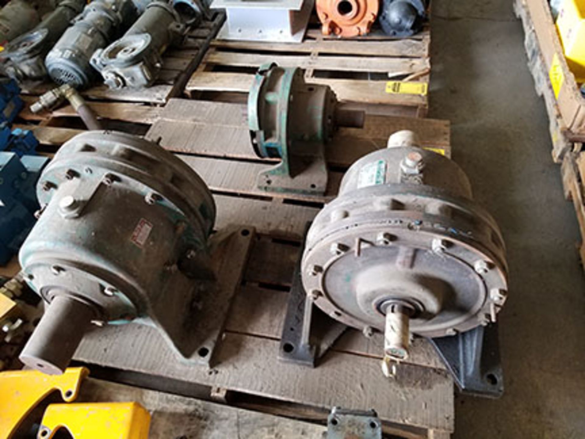 PALLET OF (3) GEARBOXES – (2) SUMITOMO SM-CYCLO 43:1, 1,750 RPM, MOD. H1-890 –(1) UNKNOWN - Image 2 of 9