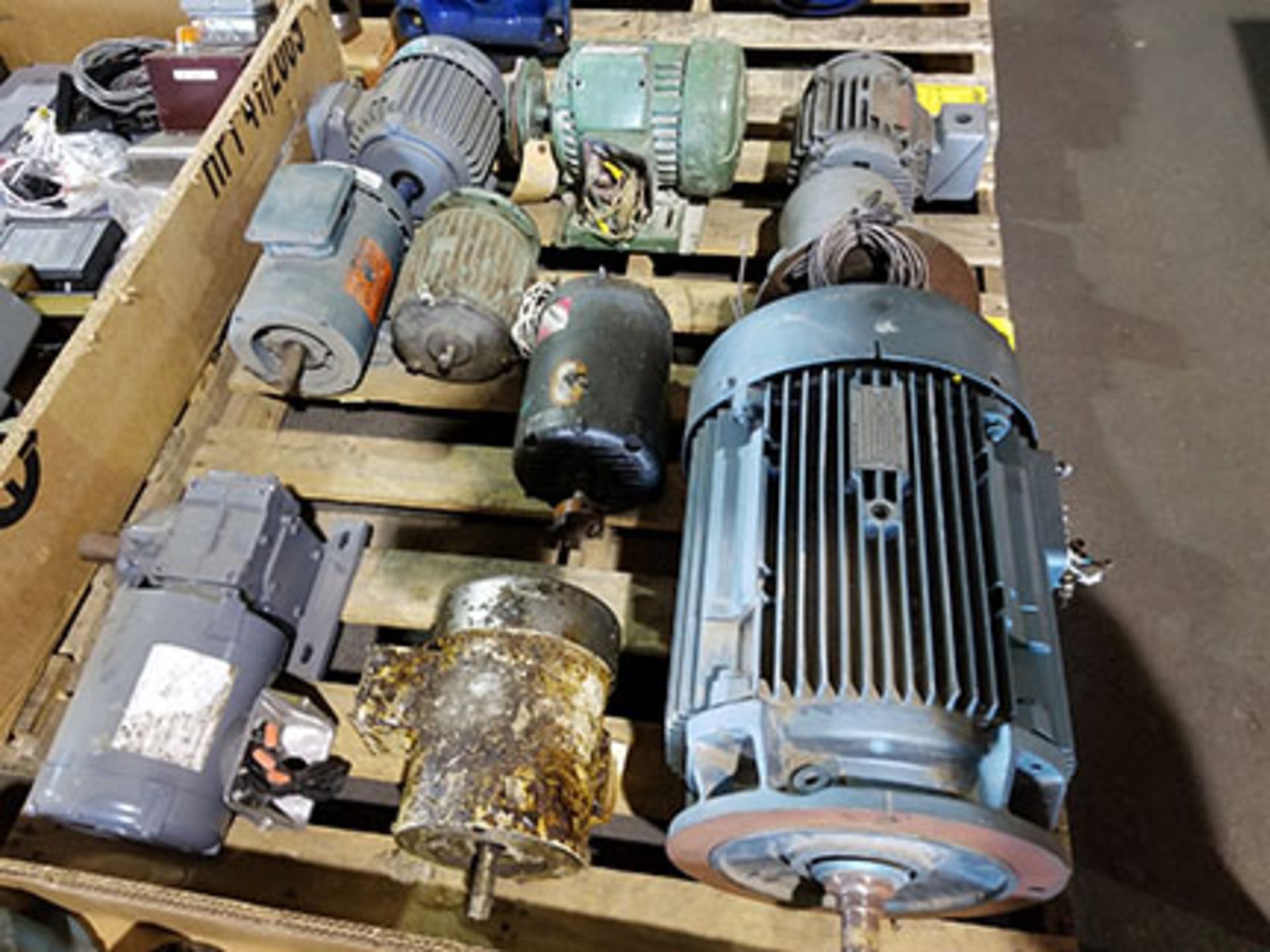 PALLET OF (10) ELECTRIC MOTORS – ¾ HP TO 20 HP –SEW-EURODRIVE VERTICAL MOTOR, RELIANCE - Image 3 of 12