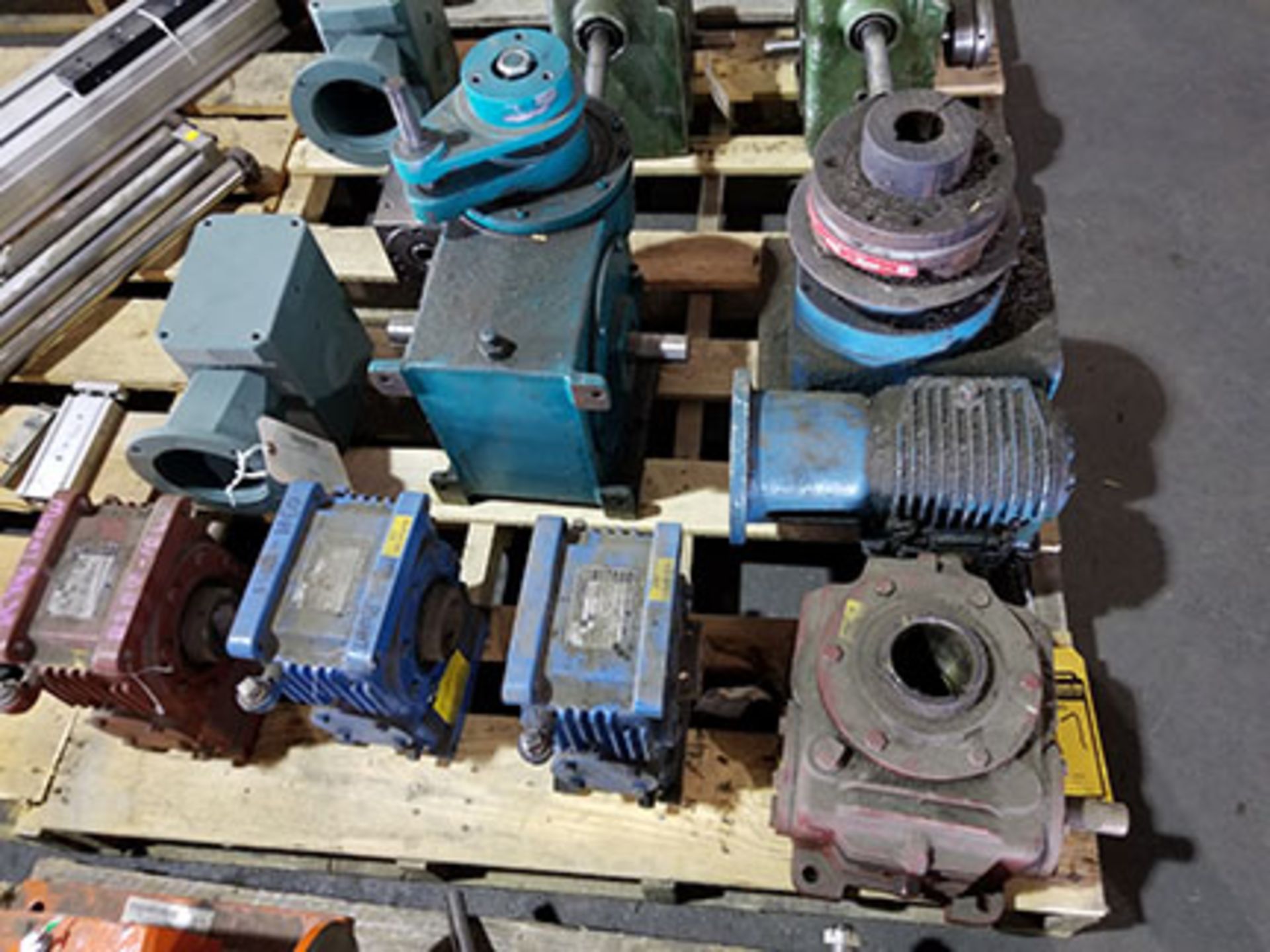 PALLET OF (11) GEARBOXES – (2) CONE DRIVE 50:1 – CAMCO – 50:1 GEAR REDUCER – (2) FERGUSON ROTARY AND