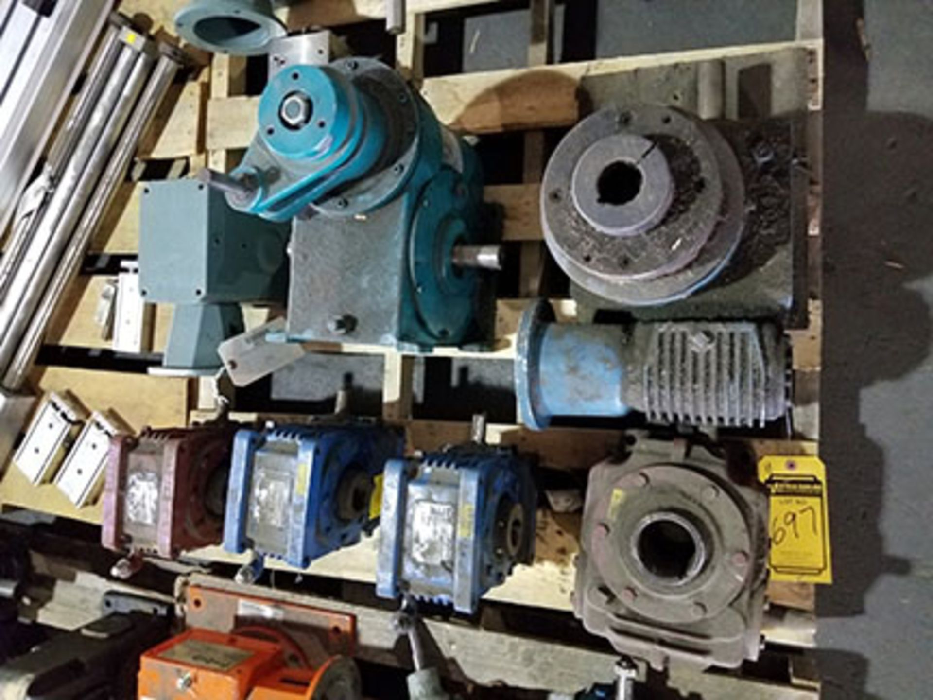 PALLET OF (11) GEARBOXES – (2) CONE DRIVE 50:1 – CAMCO – 50:1 GEAR REDUCER – (2) FERGUSON ROTARY AND - Image 2 of 12