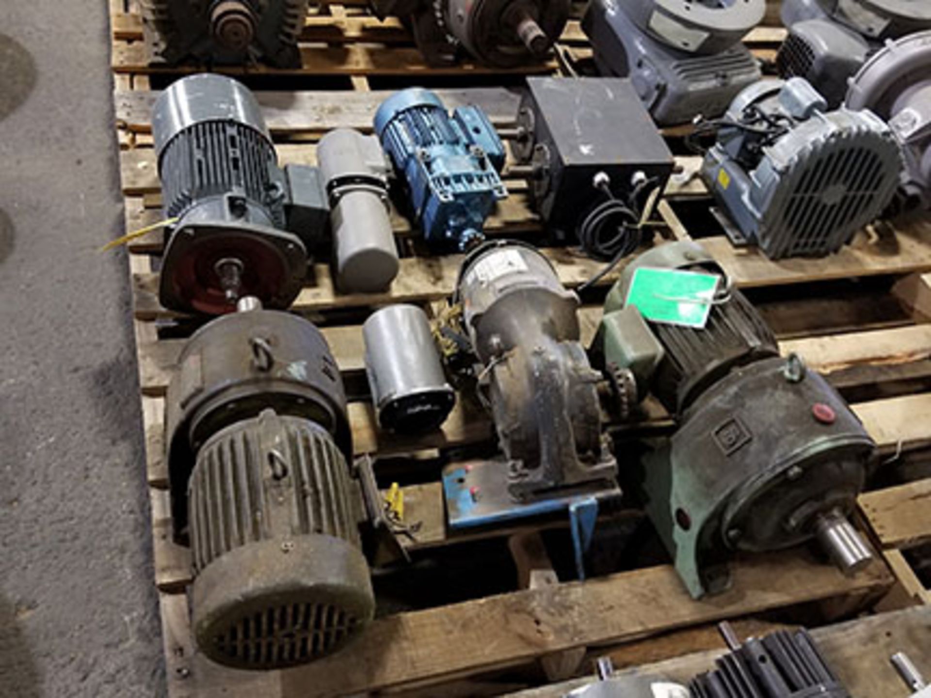 PALLET OF (7) GEARBOXES/GEARMOTORS – SKK 6.250:1 AND ASSORTED TYPES/RATIOS - Image 3 of 7