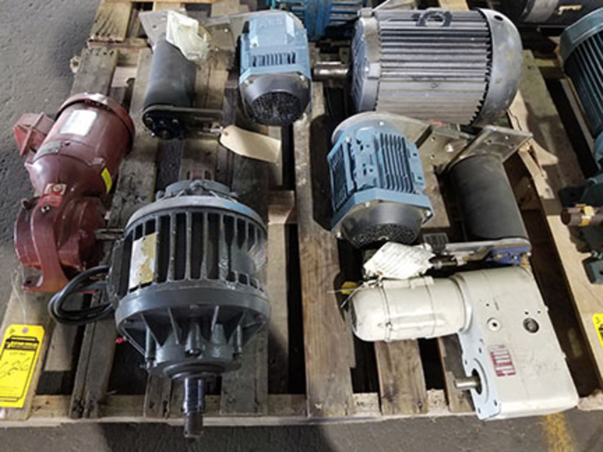 PALLET OF (6) ELECTRIC MOTORS – 1/3 HP TO 10 HP – LINCOLN, RELIANCE –SYNCROGEAR 58.0 RATIO