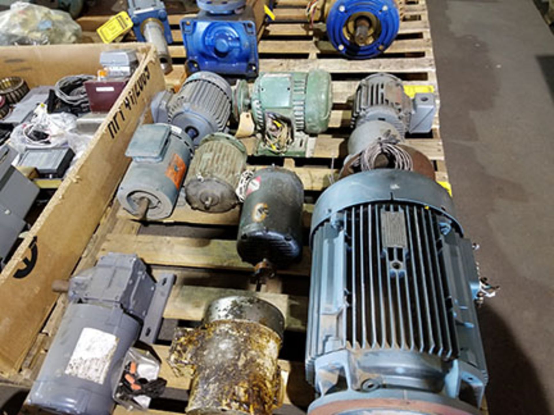 PALLET OF (10) ELECTRIC MOTORS – ¾ HP TO 20 HP –SEW-EURODRIVE VERTICAL MOTOR, RELIANCE - Image 2 of 12