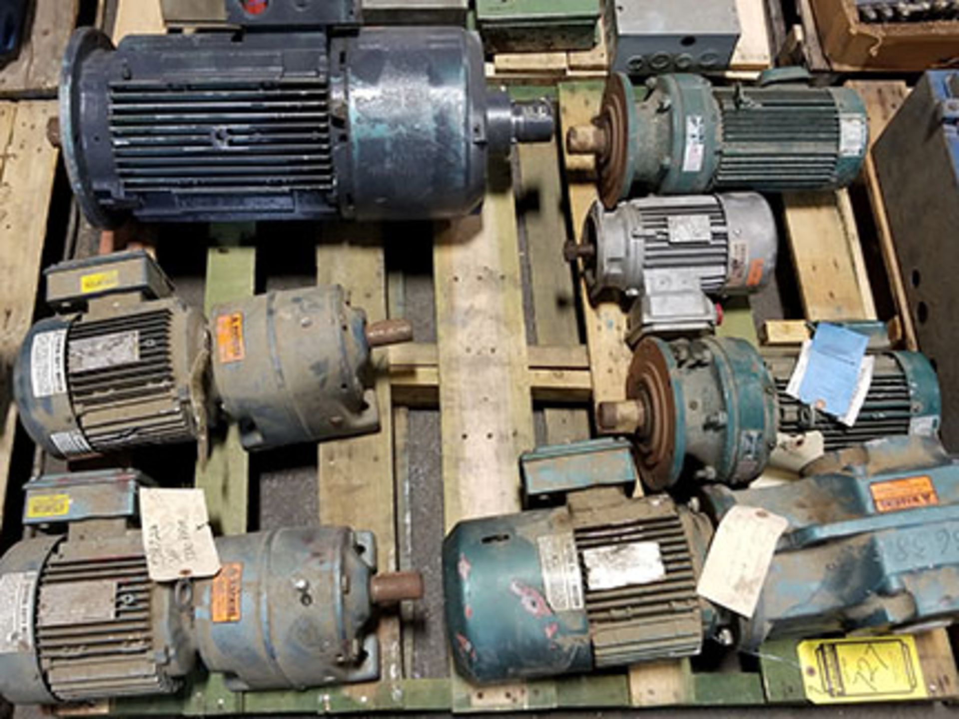 PALLET OF (7) GEARMOTORS – SEW EURODRIVES, SUMITOMO SM-CYCLOS – INVERTER MOTORS