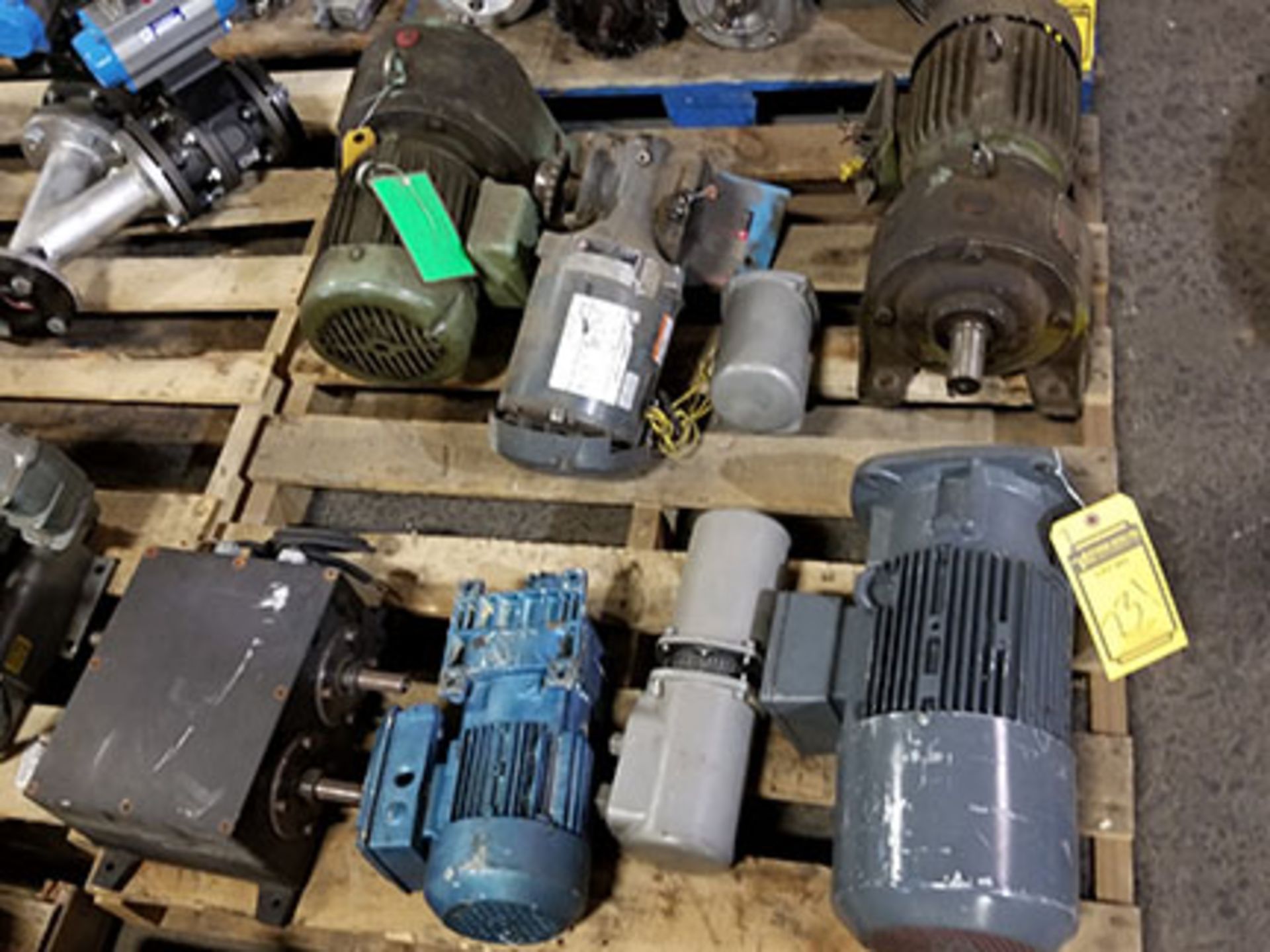 PALLET OF (7) GEARBOXES/GEARMOTORS – SKK 6.250:1 AND ASSORTED TYPES/RATIOS