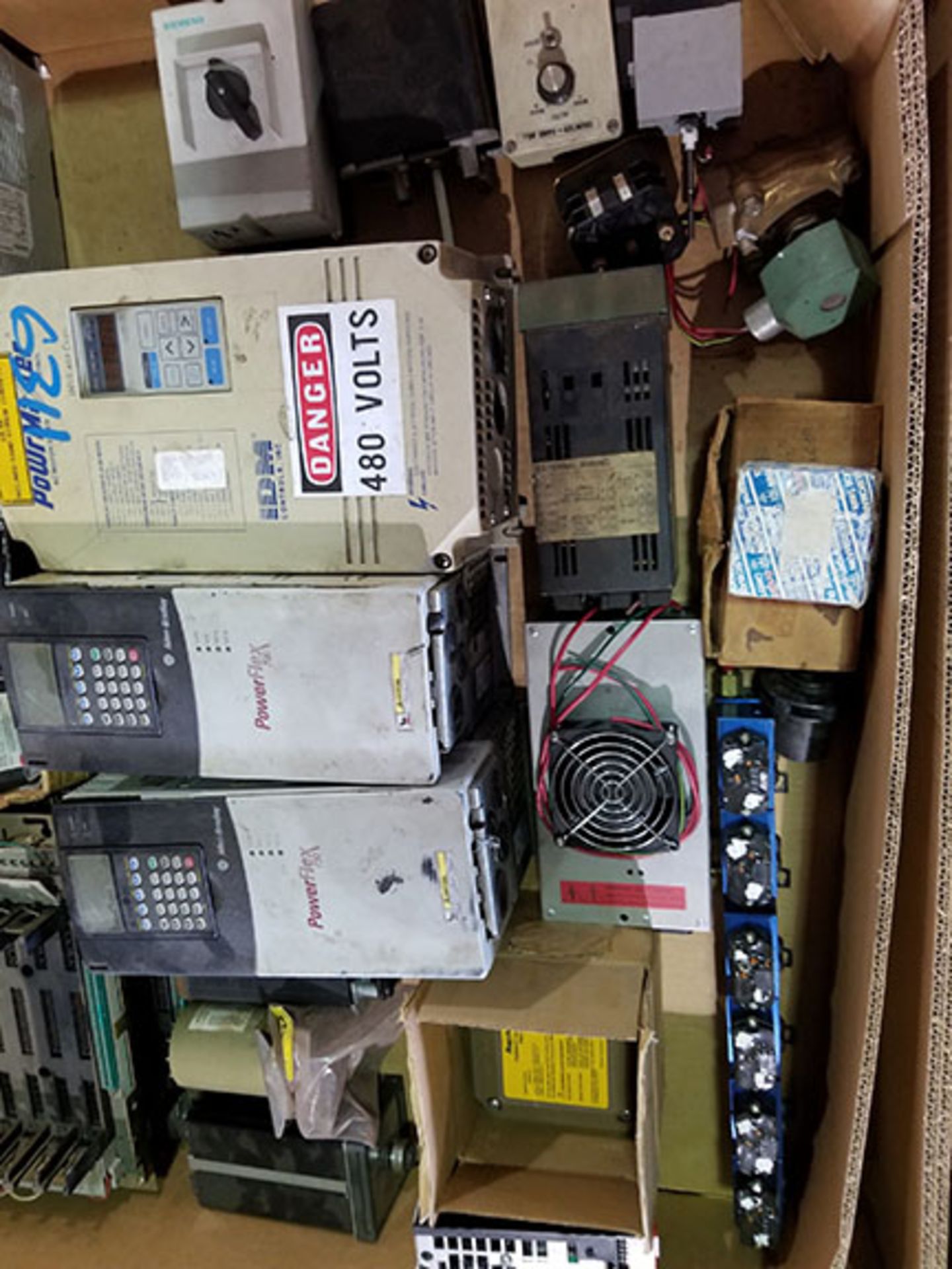 PALLET OF (2) AB POWERFLEX 700 VFD, AC MOTOR CONTROL, AND ASSORTED CONTROL ITEMS - Image 4 of 4