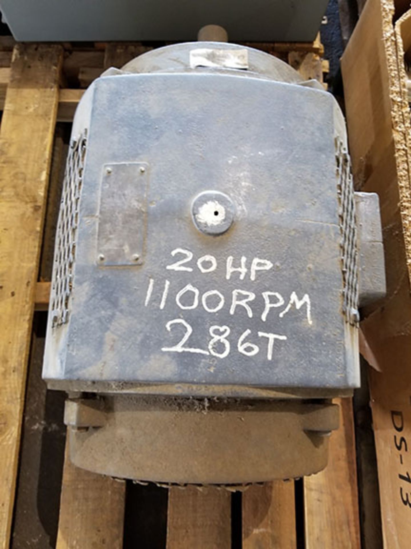 PALLET OF (2) ELECTRIC MOTORS – 20 HP, 1,100 RPM, 286T – 25 HP, 284T, 1,765 RPM - Image 4 of 5