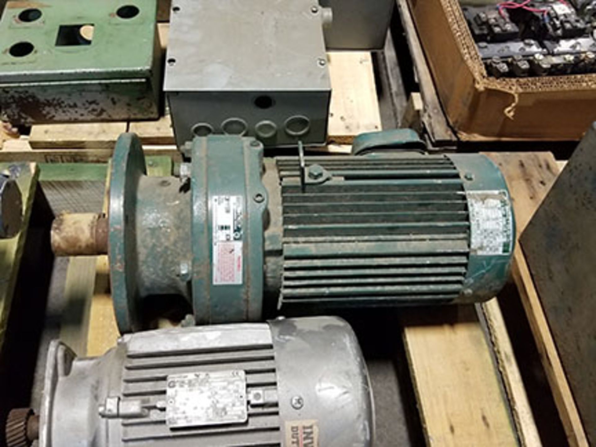 PALLET OF (7) GEARMOTORS – SEW EURODRIVES, SUMITOMO SM-CYCLOS – INVERTER MOTORS - Image 9 of 10