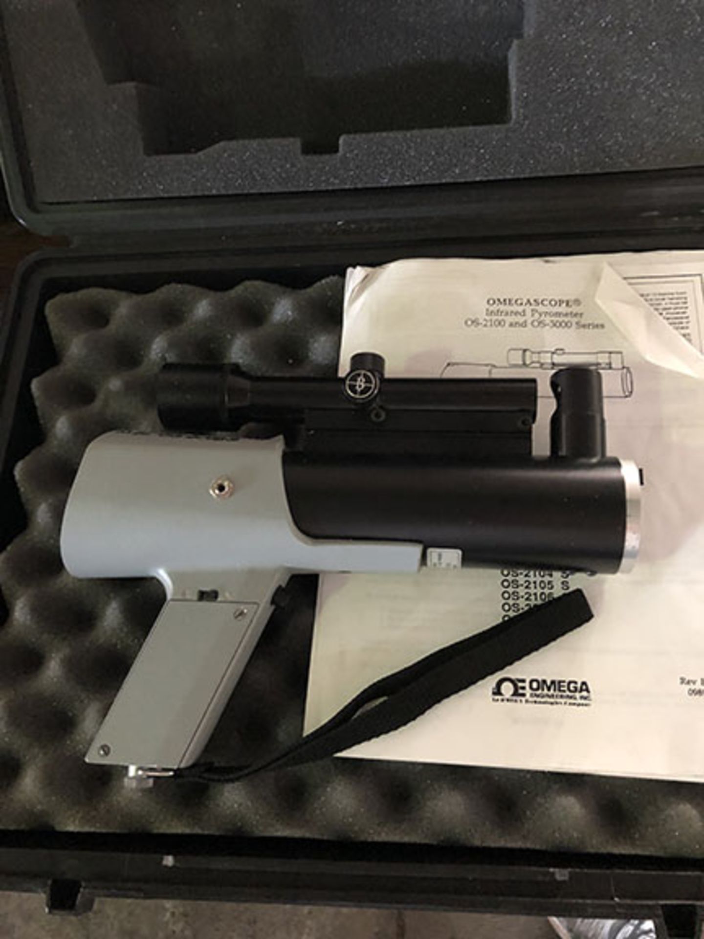 OMEGA SCOPE INFRARED PYROMETER; MODEL 0S-21025