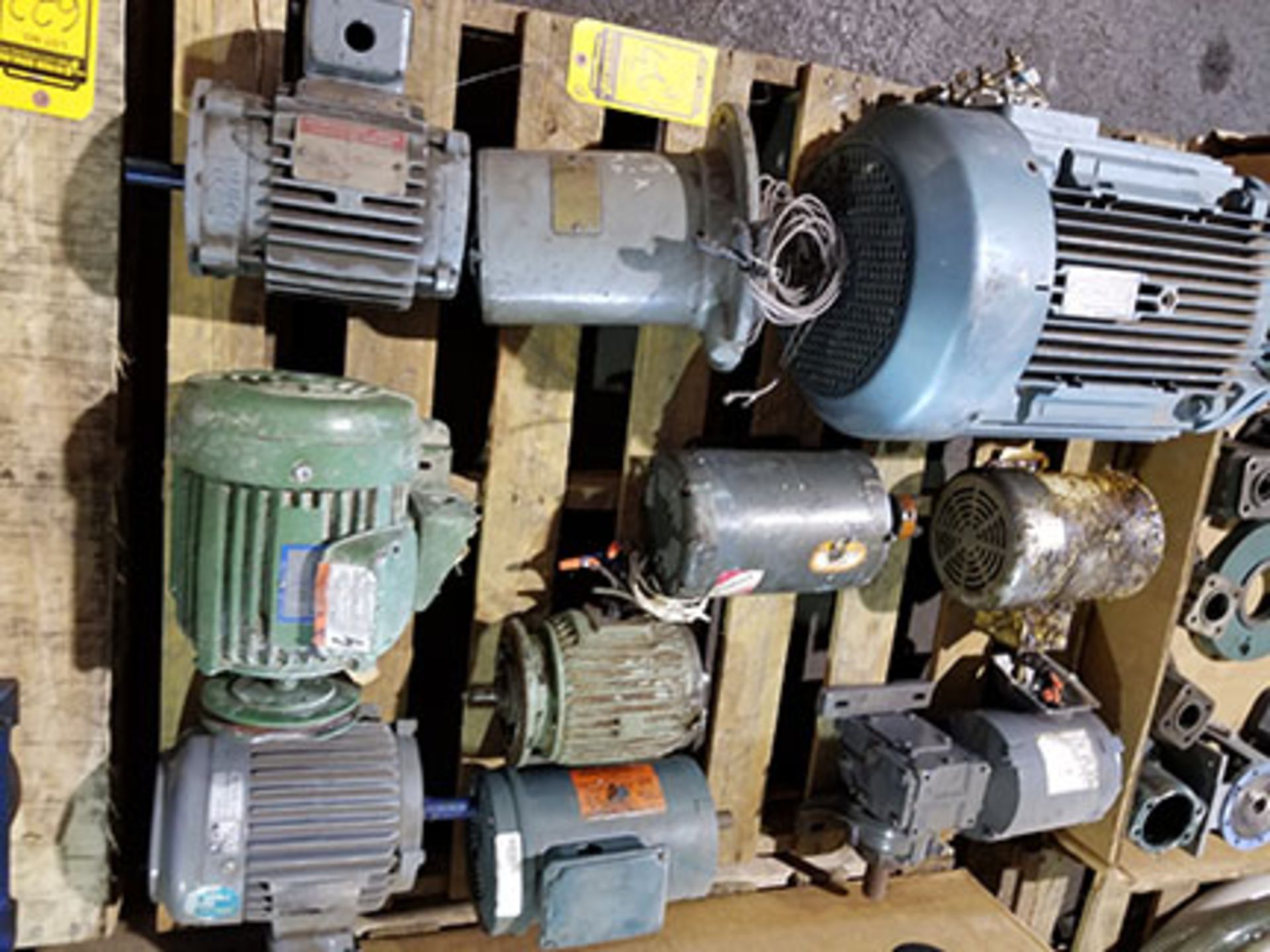 PALLET OF (10) ELECTRIC MOTORS – ¾ HP TO 20 HP –SEW-EURODRIVE VERTICAL MOTOR, RELIANCE - Image 4 of 12