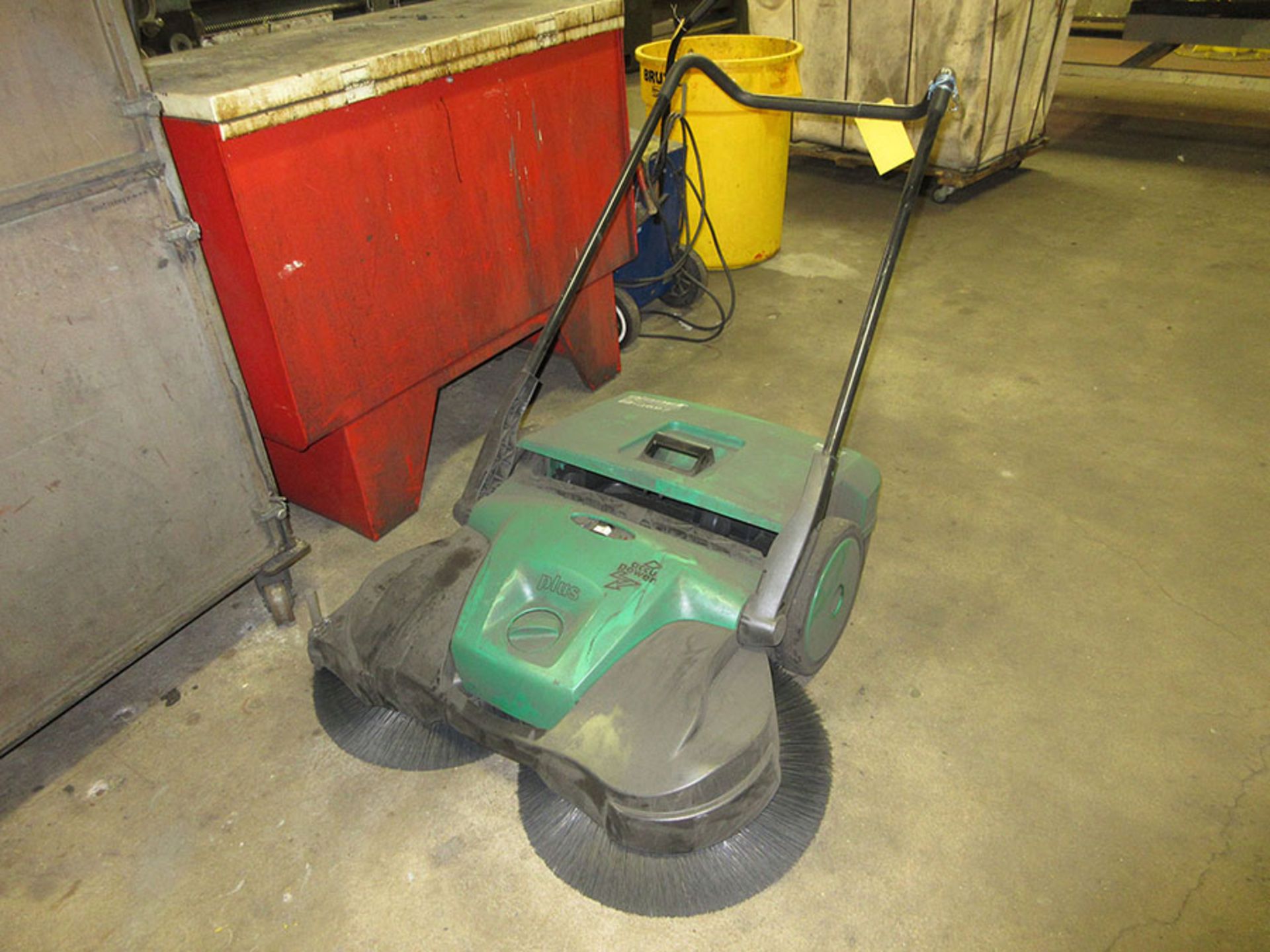 BISSELL BG697 COMMERCIAL PUSH TYPE FLOOR SWEEPER & ASSORTED JANITORIAL SUPPLIES