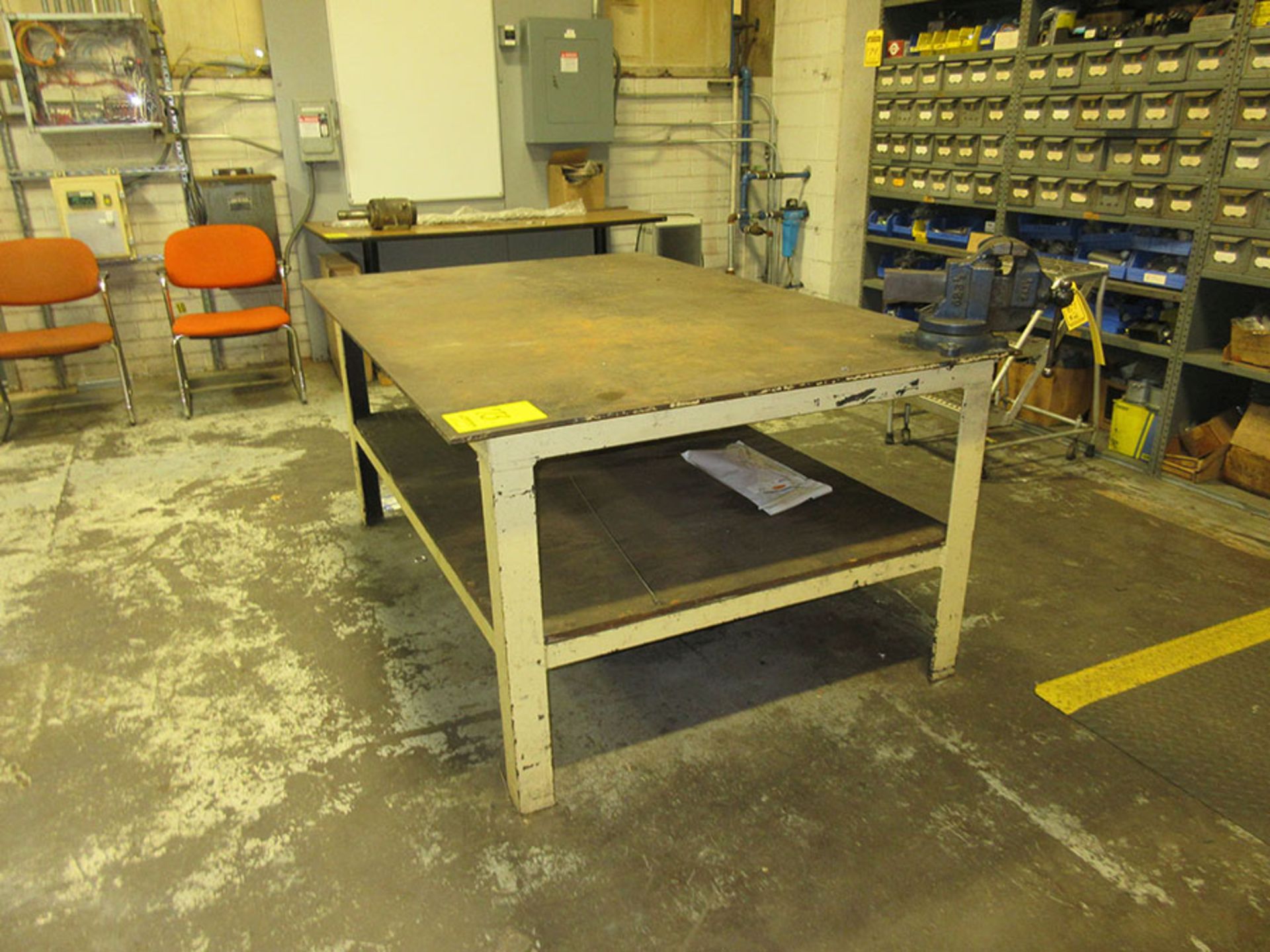 4' X 6' HD WELDING TABLE WITH 3 1/2'' BENCH VISE