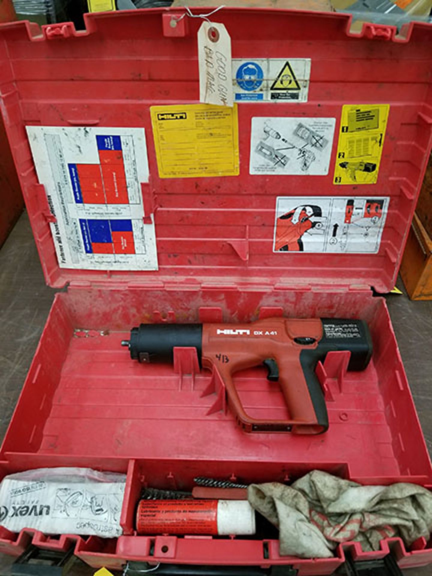 HILTI DX A41 CONCRETE FASTENER GUN WITH BOOSTER - Image 2 of 3