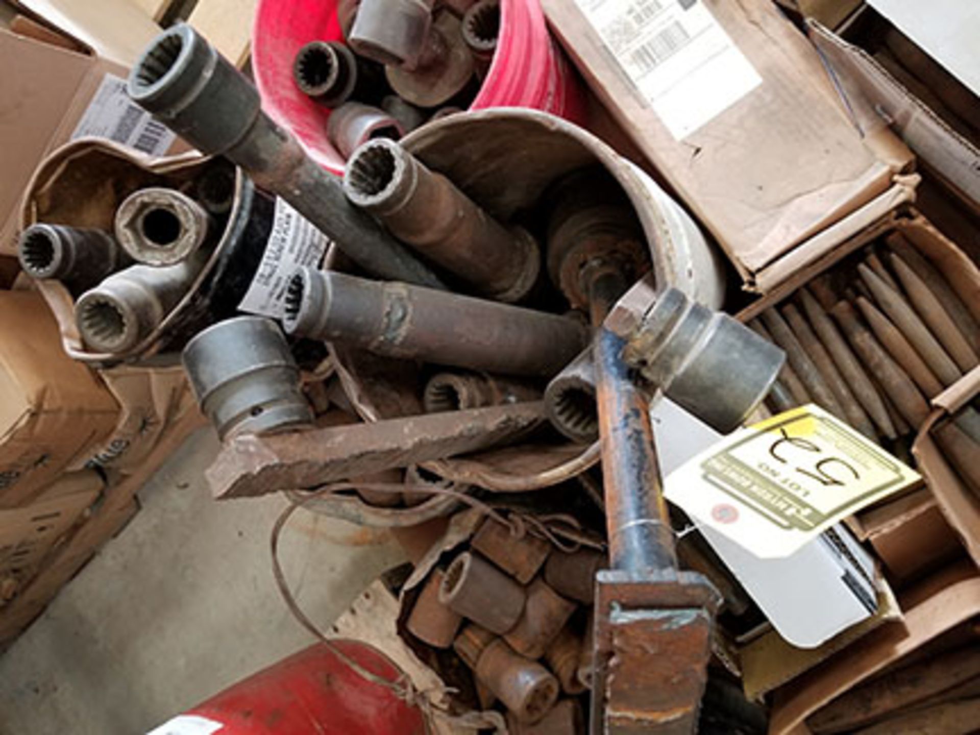 PALLET OF VARIOUS ROUND DRIVE CHISELS & NEEDLES, SOCKETS , CUSTOM LUG WRENCHES, SPLINE DRIVE - Image 4 of 9