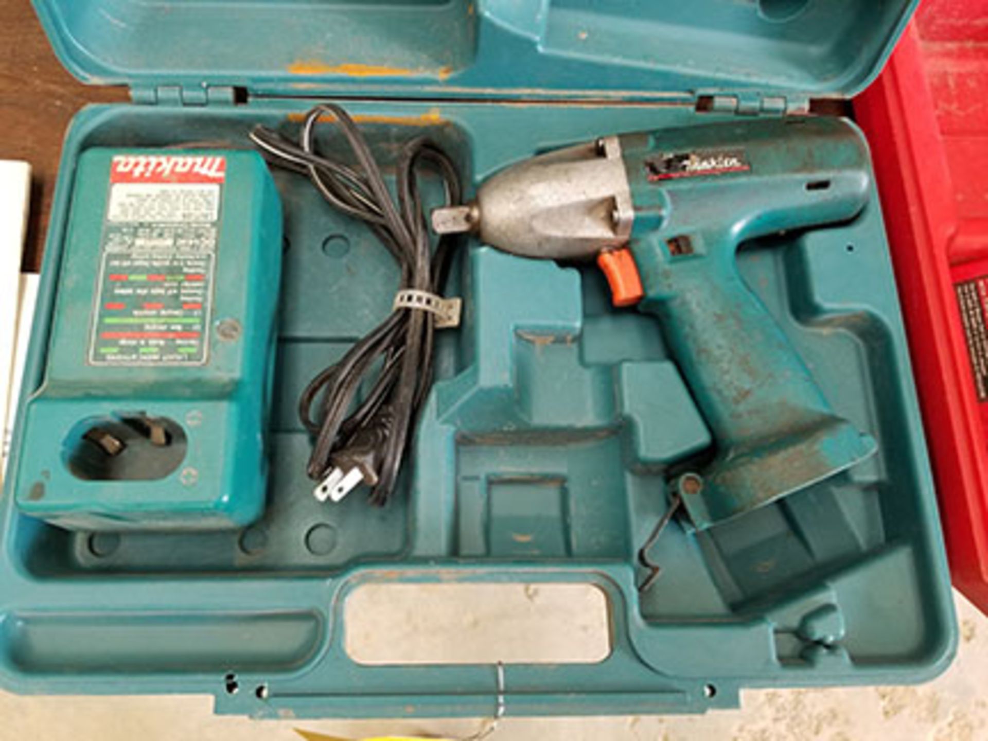 MAKITA AND MILWAUKEE CORDLESS IMPACT WRENCHES, 1/2’’ DRIVE, NO BATTERIES, 12-18V - Image 4 of 6