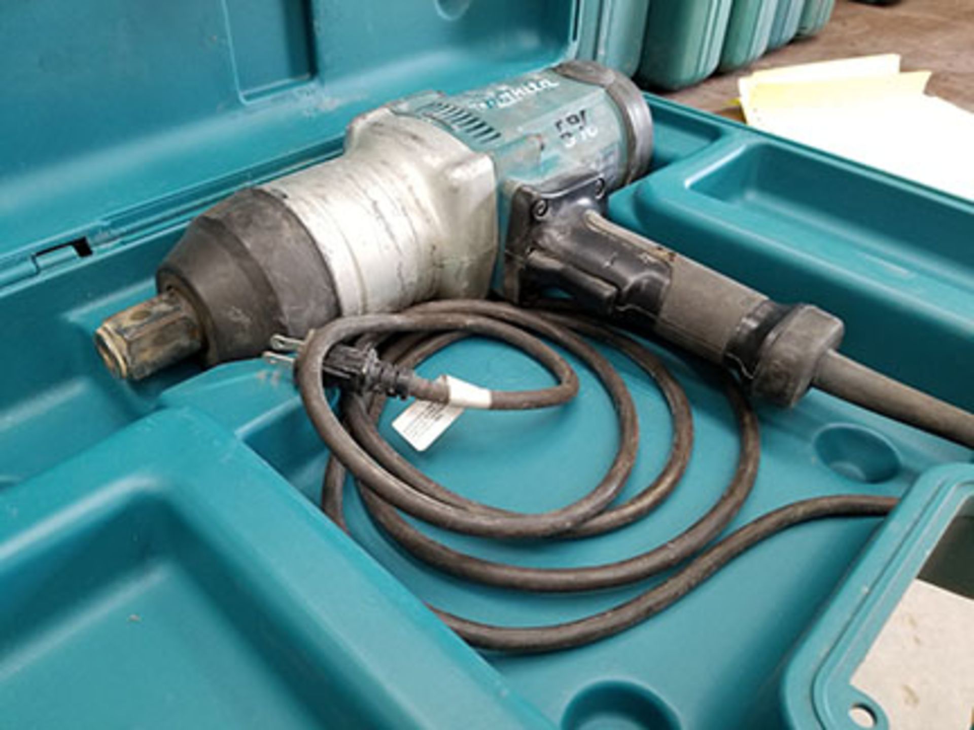 MAKITA TW1000 120V ELECTRIC IMPACT WRENCH, 1” DRIVE - Image 3 of 4
