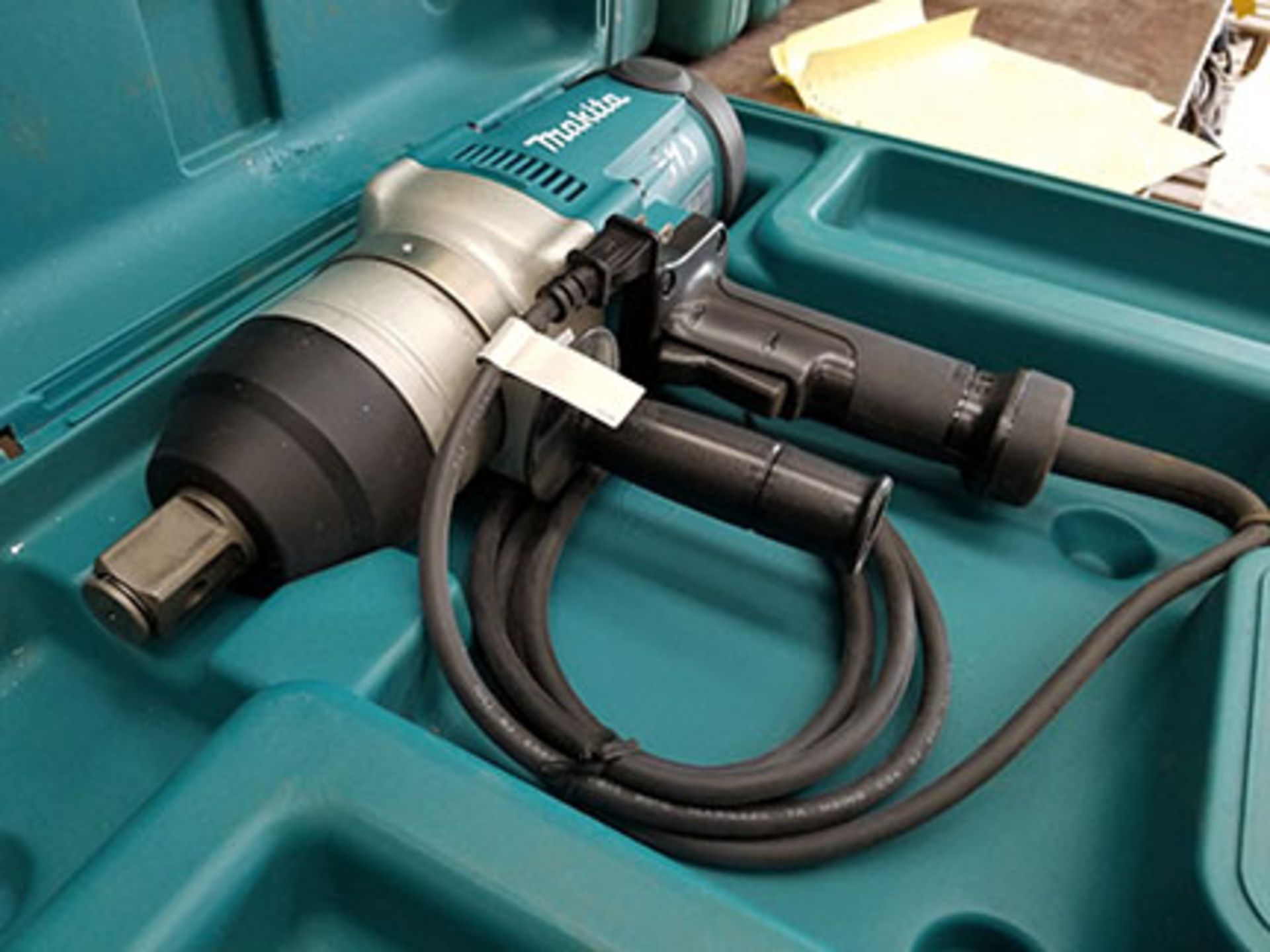 MAKITA TW1000 120V ELECTRIC IMPACT WRENCH, 1” DRIVE - Image 4 of 5