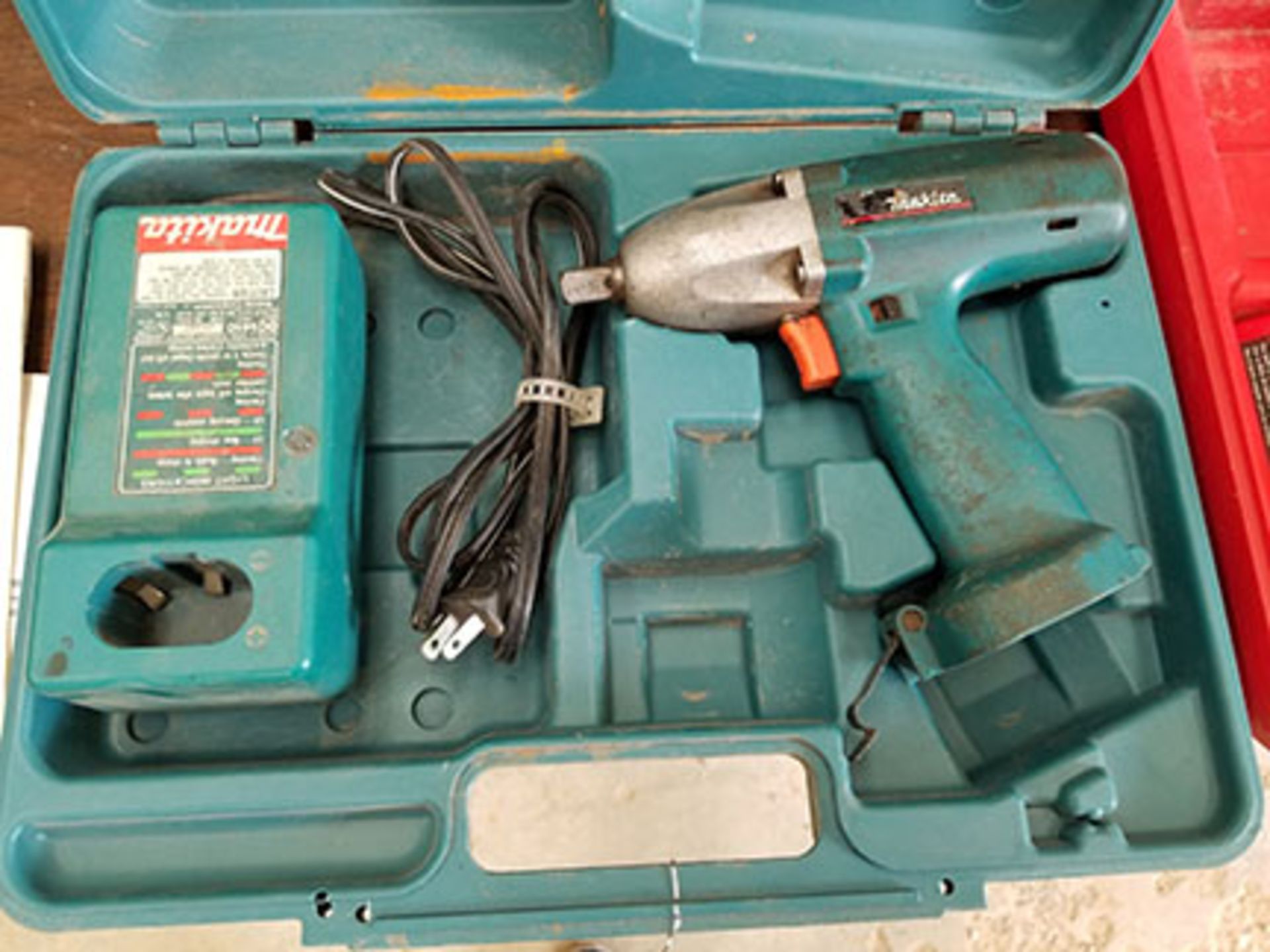 MAKITA AND MILWAUKEE CORDLESS IMPACT WRENCHES, 1/2’’ DRIVE, NO BATTERIES, 12-18V - Image 3 of 6