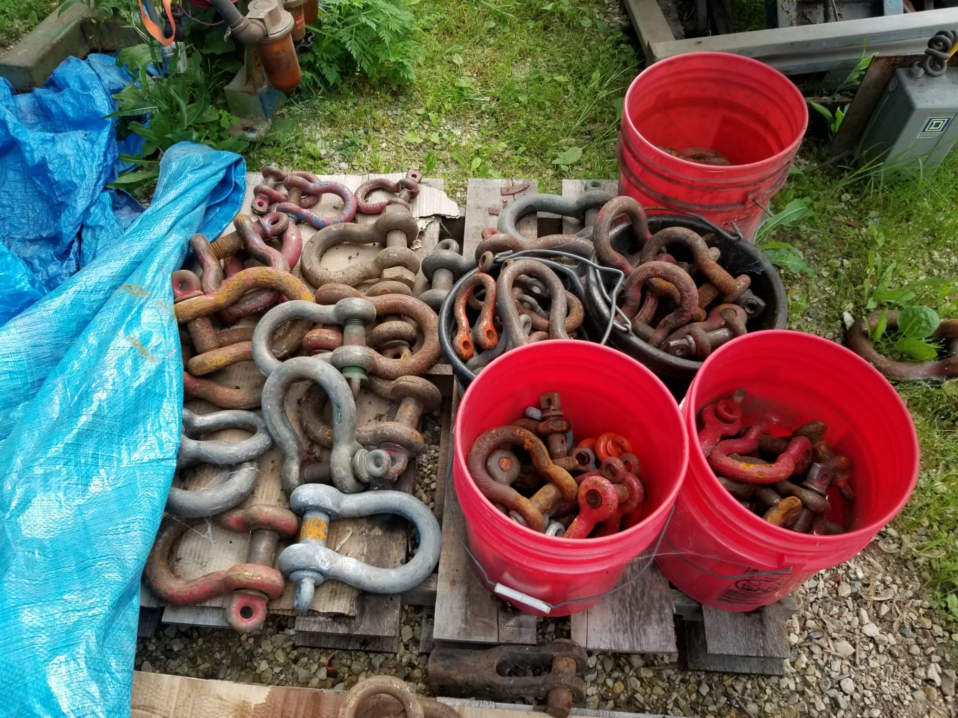 (5) PALLETS OF CLEVISES, SHACKLES, CHAIN HOOKS, AND ASSORTED SIZED CABLE CLAMPS - Image 6 of 8