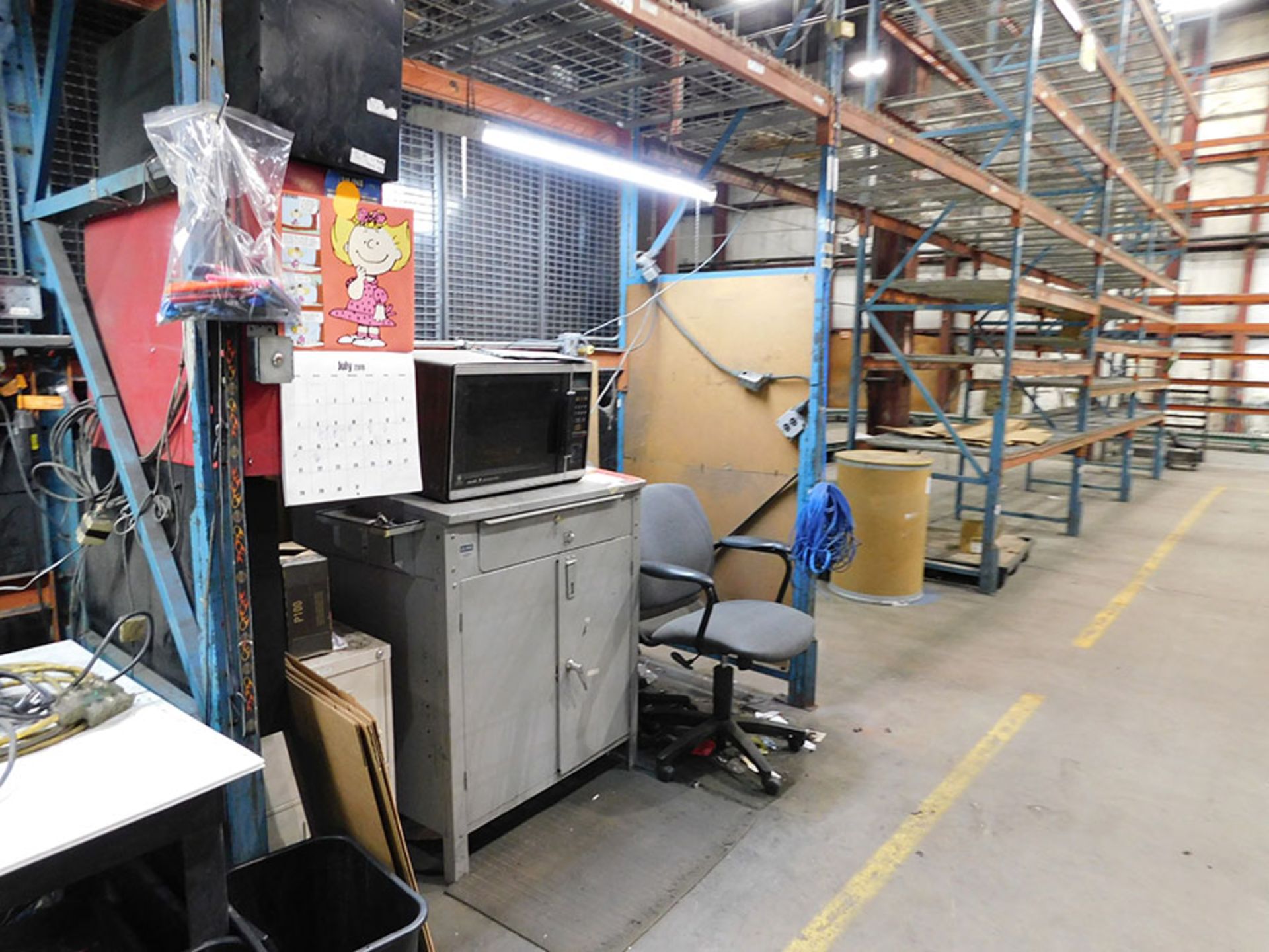 (2) FOREMAN'S DESK, (2) FILE CABINETS, (4) SHOP CARTS, AND (2) CHAIRS - Image 3 of 3