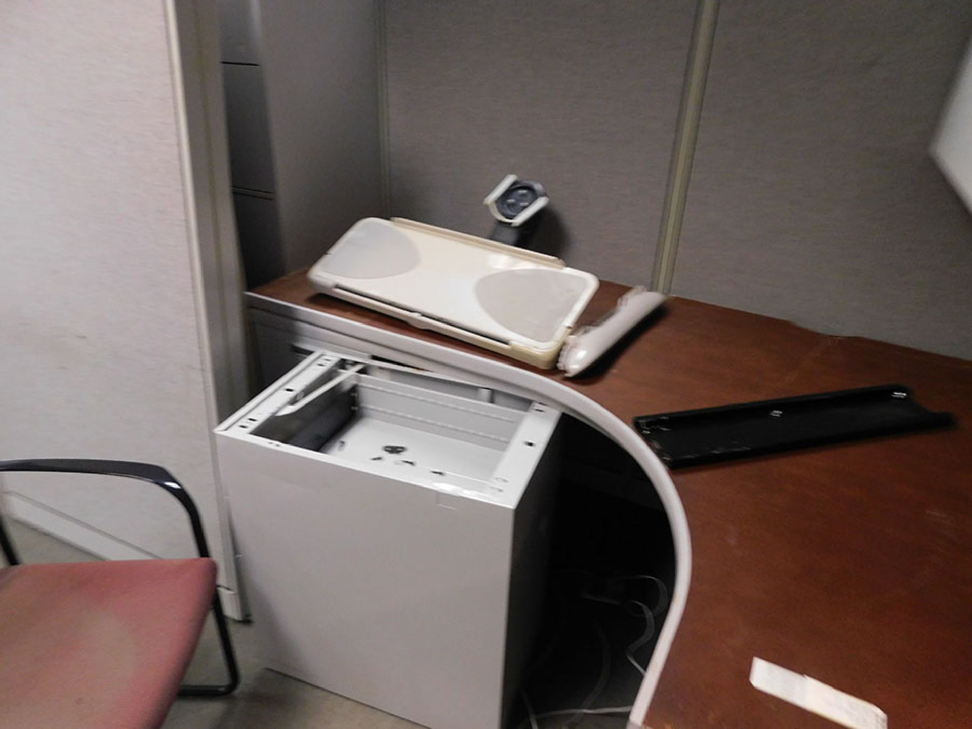 OFFICE CUBICAL WITH CONTENTS - Image 5 of 5