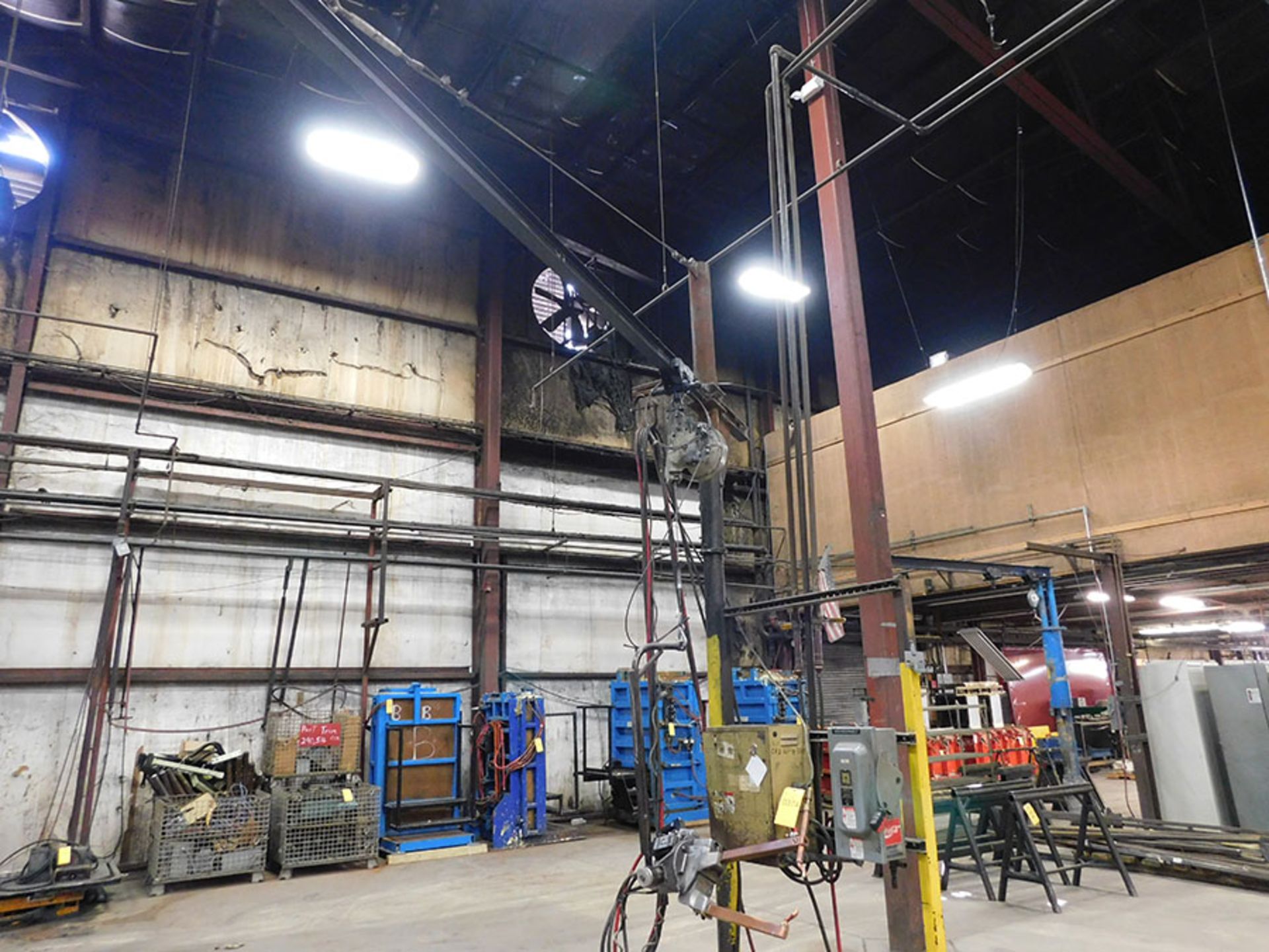 HERION SPOT WELDER 9' PEDESTAL MOUNTED JIB ARM