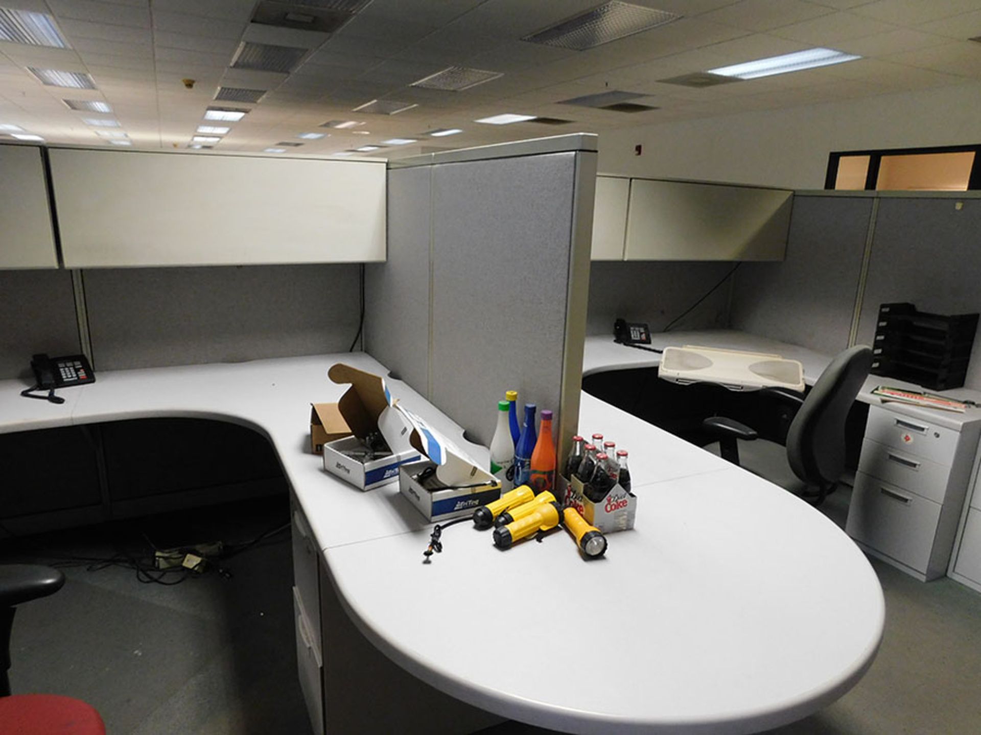 (2) CUBICLES WITH CONTENTS - Image 2 of 4