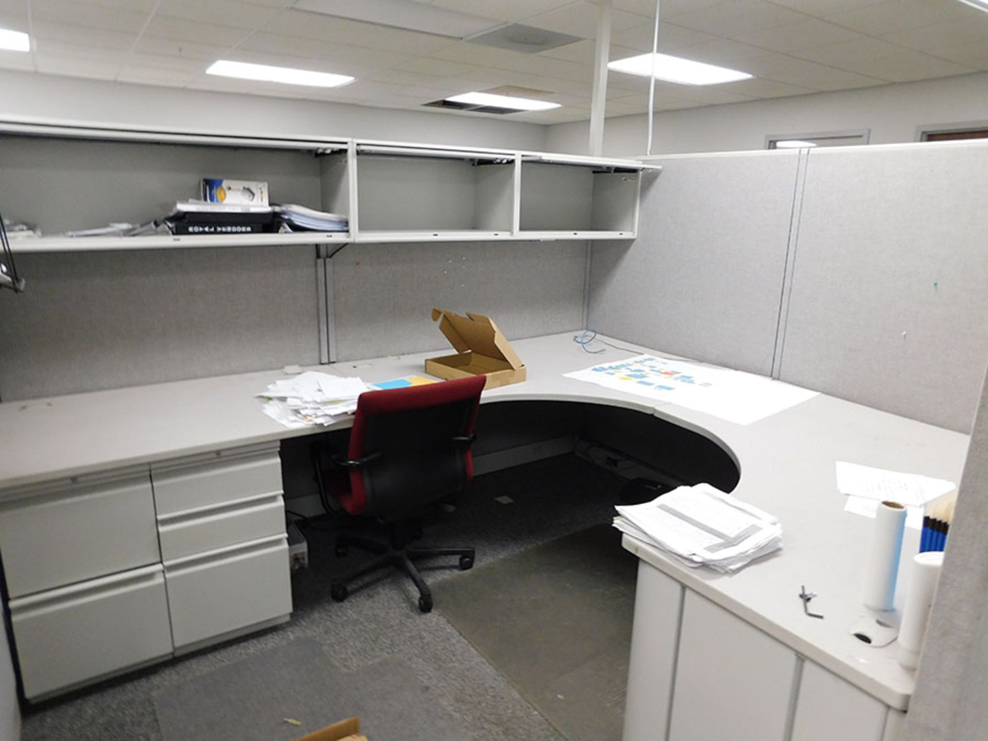 REMAINING CUBICLES IN THE UPSTAIRS OFFICES - Image 5 of 8