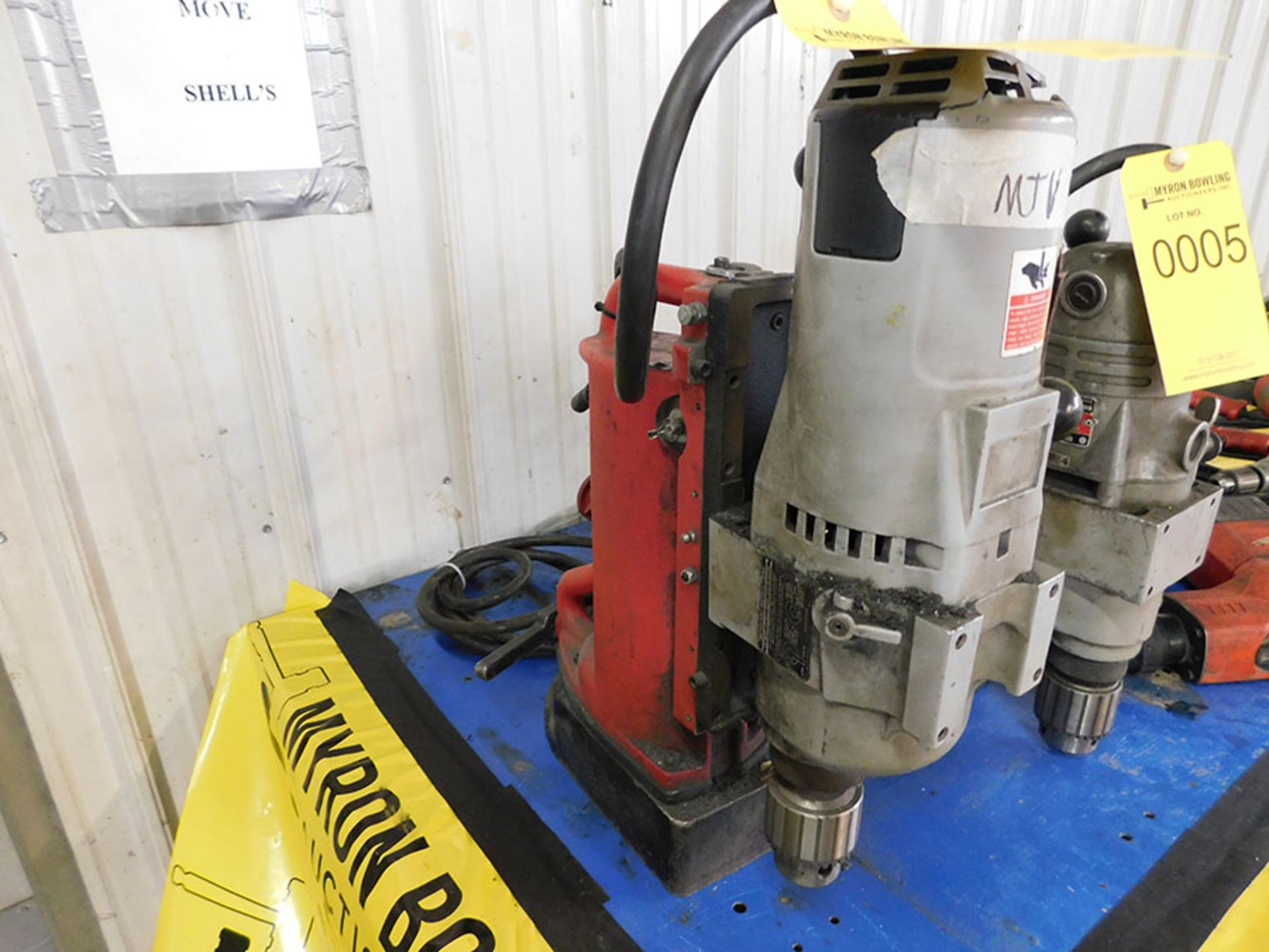 MILWAUKEE MAGNETIC BASE DRILL PRESS