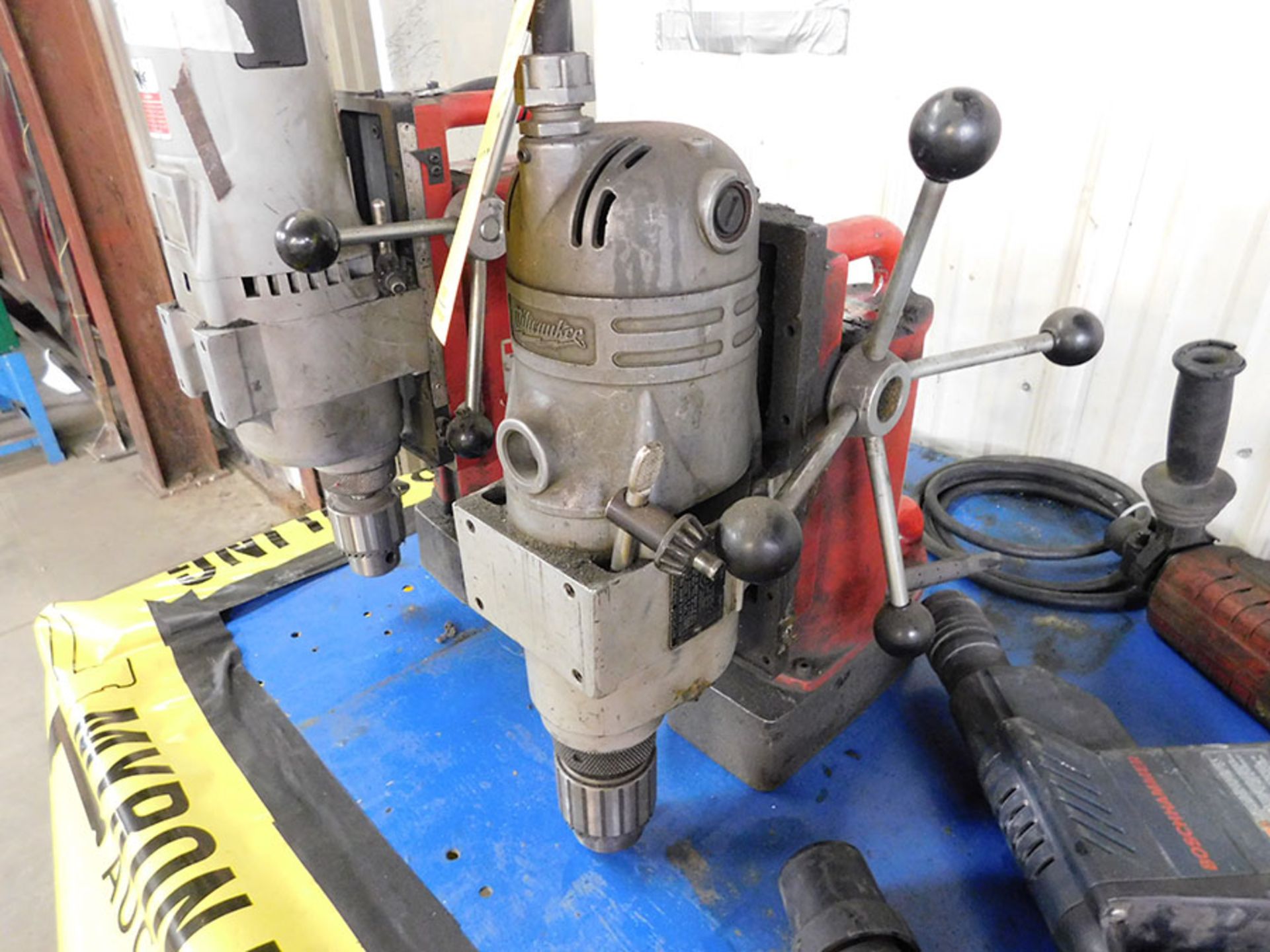 MILWAUKEE MAGNETIC BASE DRILL PRESS