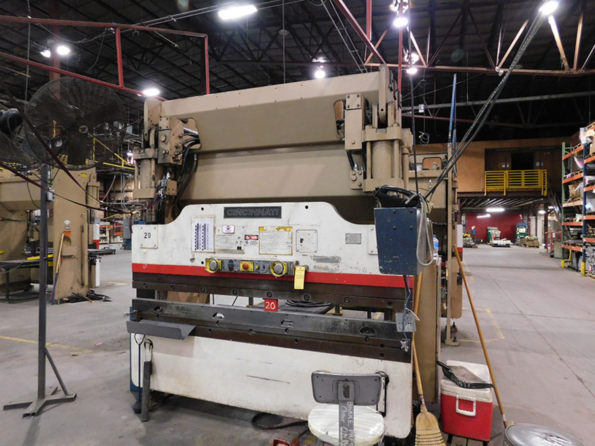 CINCINNATI CBIIX 6' PRESS BREAK; 90-TON, 8' STROKE, MODEL 90, S/N 49717