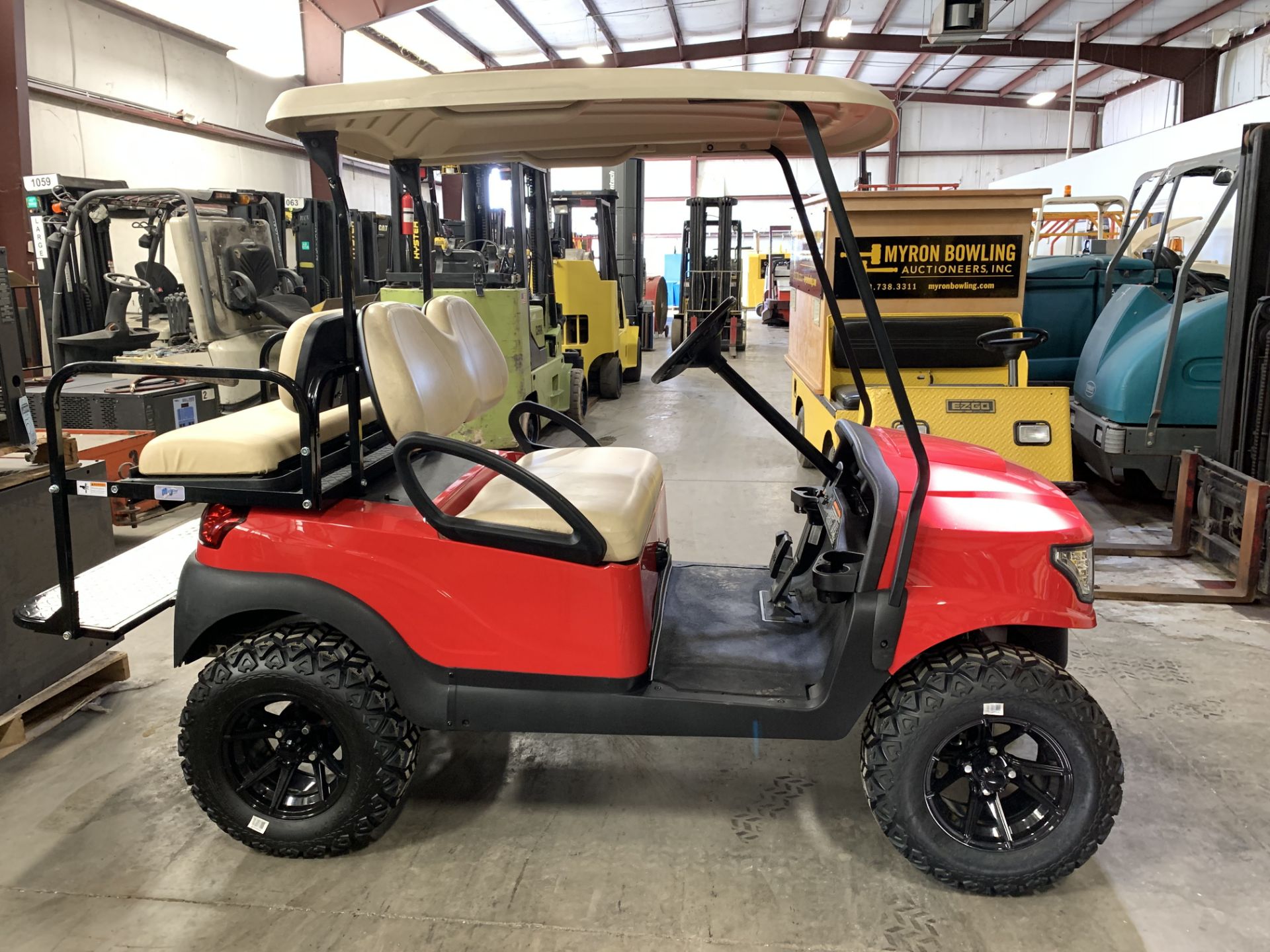 2014 CLUB CAR PRECEDENT ELECTRIC GOLF CART, WITH 48 VOLT CHARGER, 4-PASSENGER FOLD DOWN SEAT