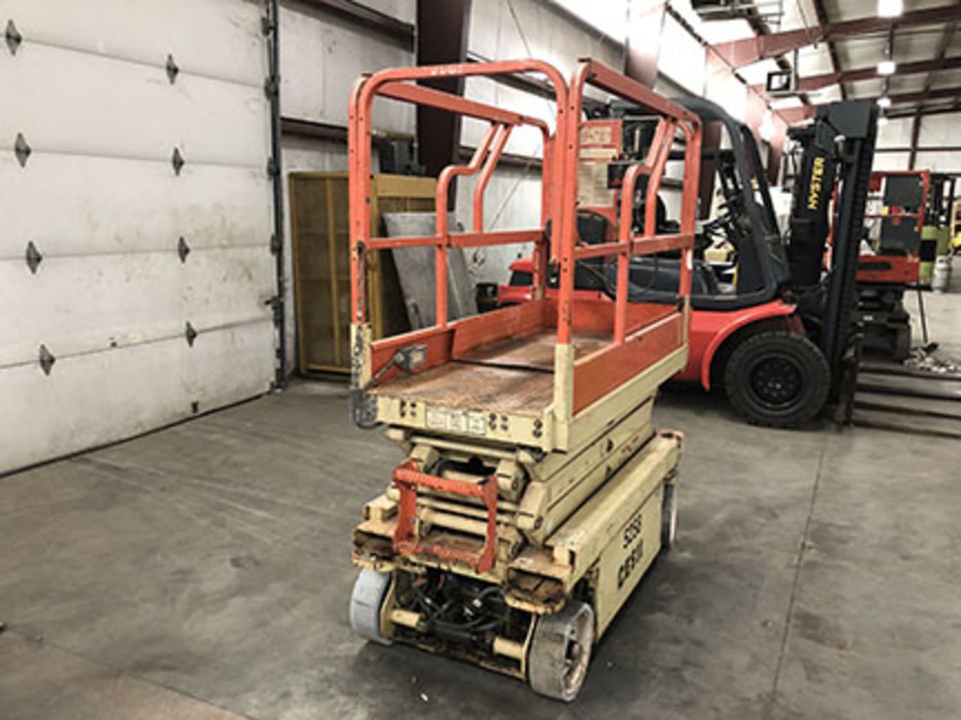 2000 JLG 19’ SCISSOR LIFT, MODEL: 1932, 24V ELECTRIC, 500-LBS. CAPACITY, WEIGHT: 3,030-LBS., 32” - Image 2 of 4